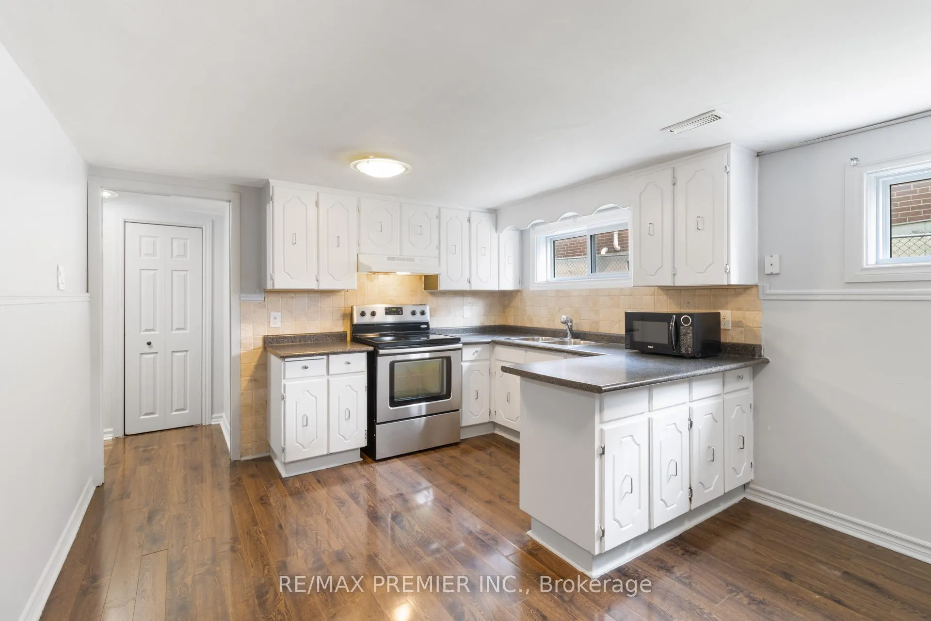 Photo 9 of 7872 Martin Grove Road, Vaughan, West Woodbridge — HOMEH
