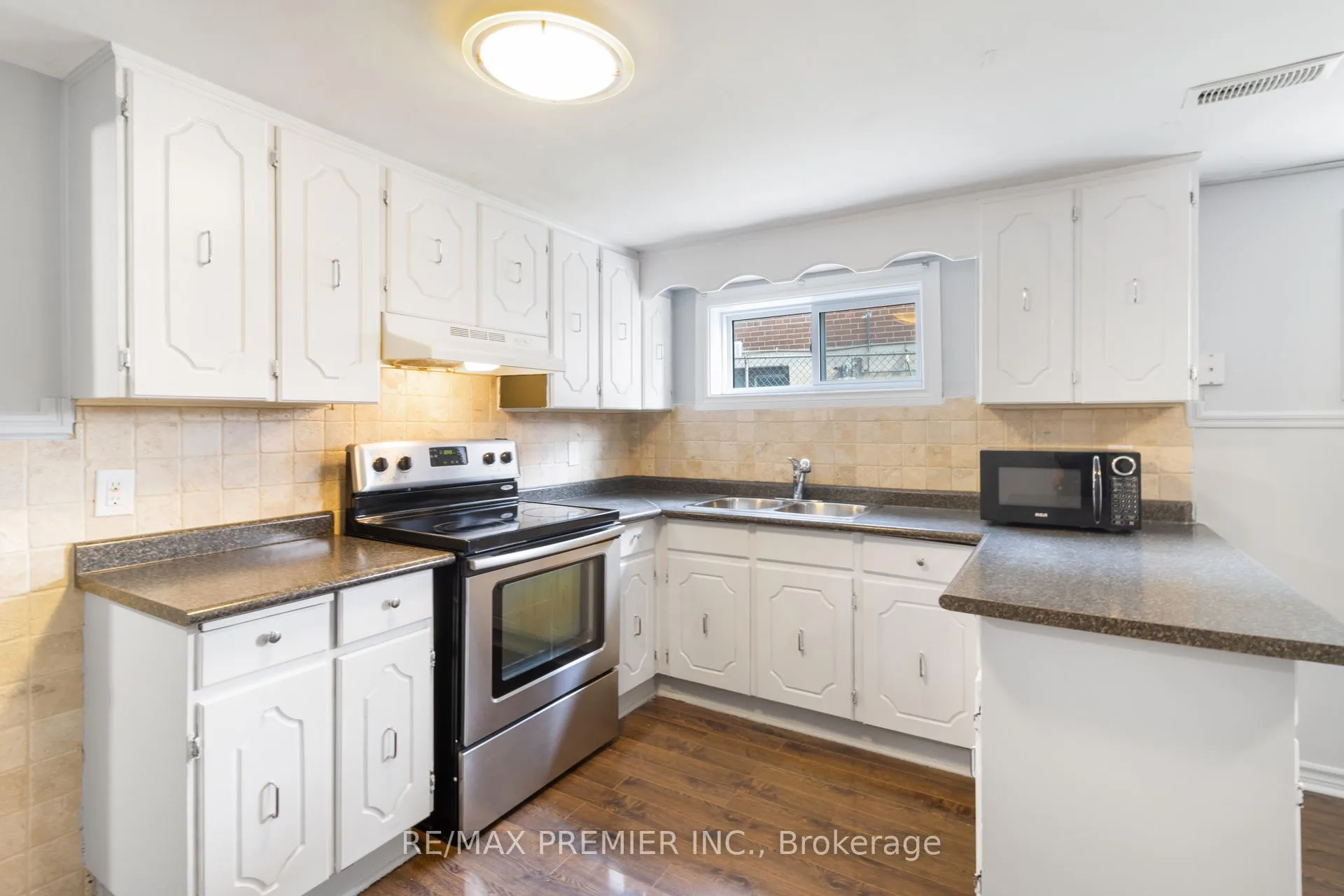 Photo 10 of 7872 Martin Grove Road, Vaughan, West Woodbridge — HOMEH