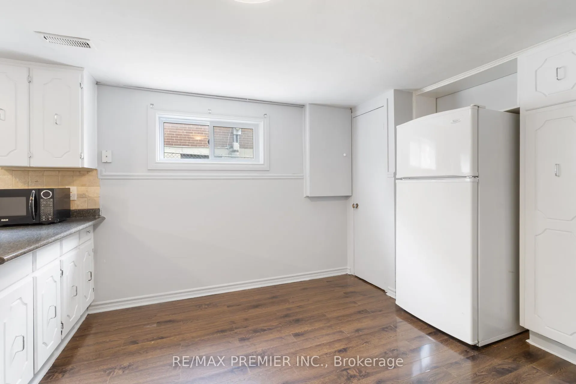 Photo 12 of 7872 Martin Grove Road, Vaughan, West Woodbridge — HOMEH