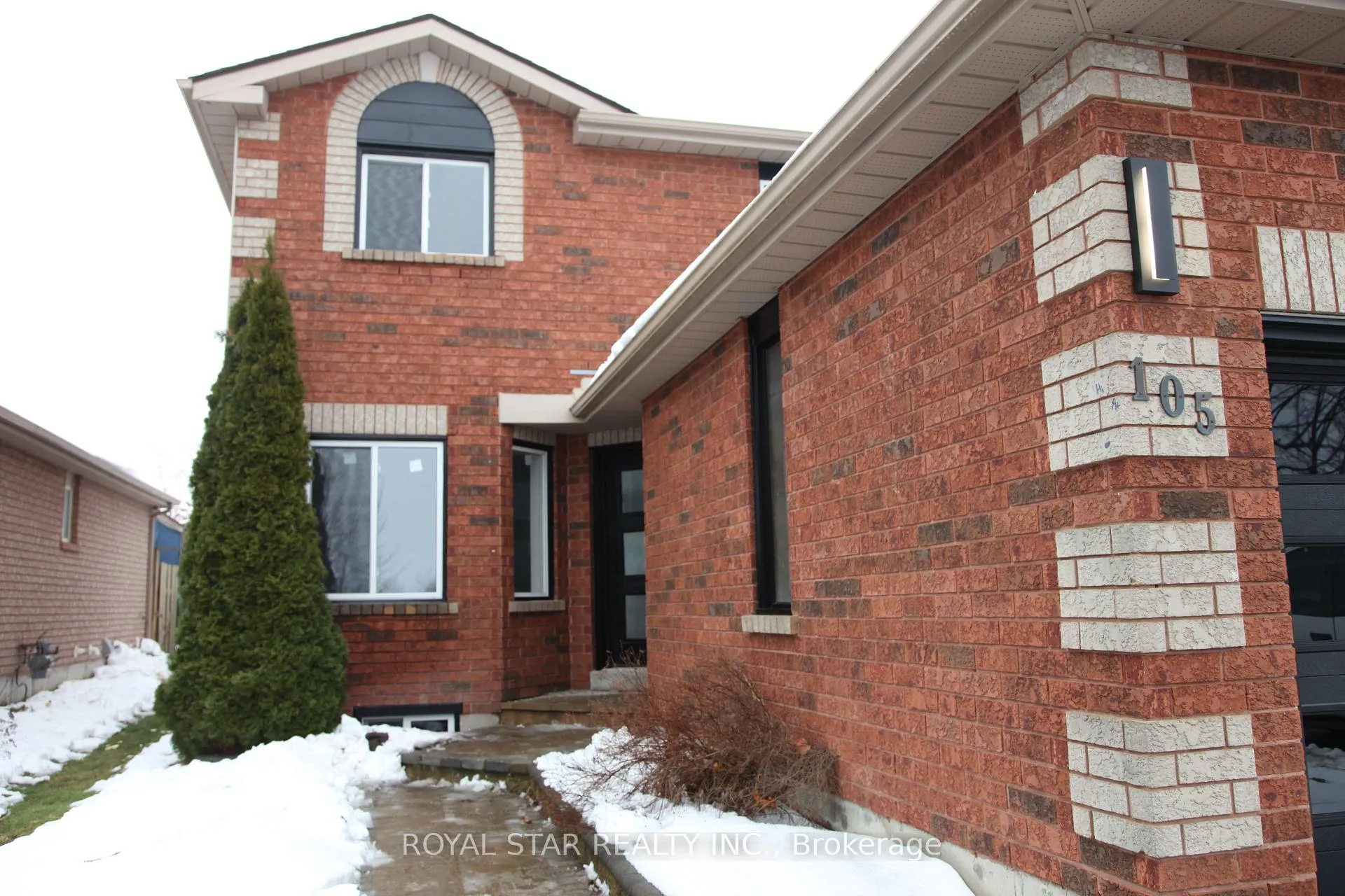 Photo 2 of 105 Lougheed Road E, Barrie, Holly — HOMEH