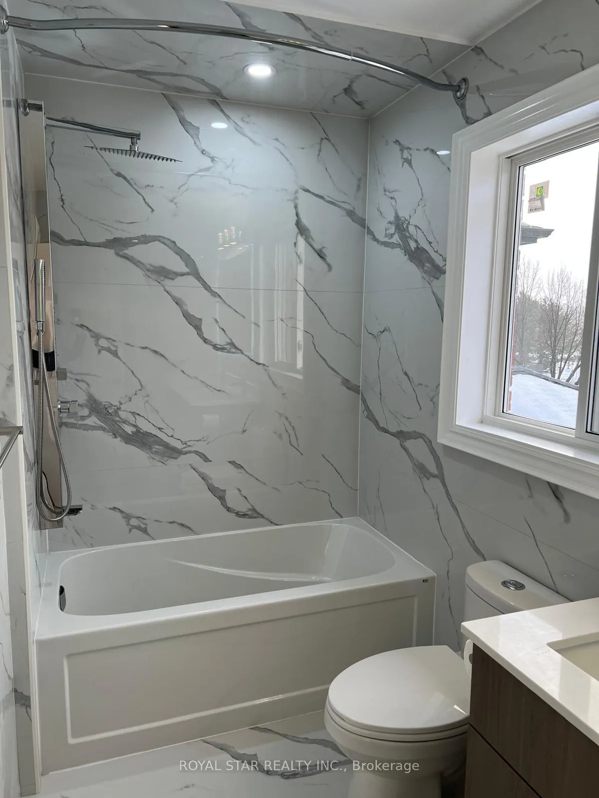 Photo 10 of 105 Lougheed Road E, Barrie, Holly — HOMEH