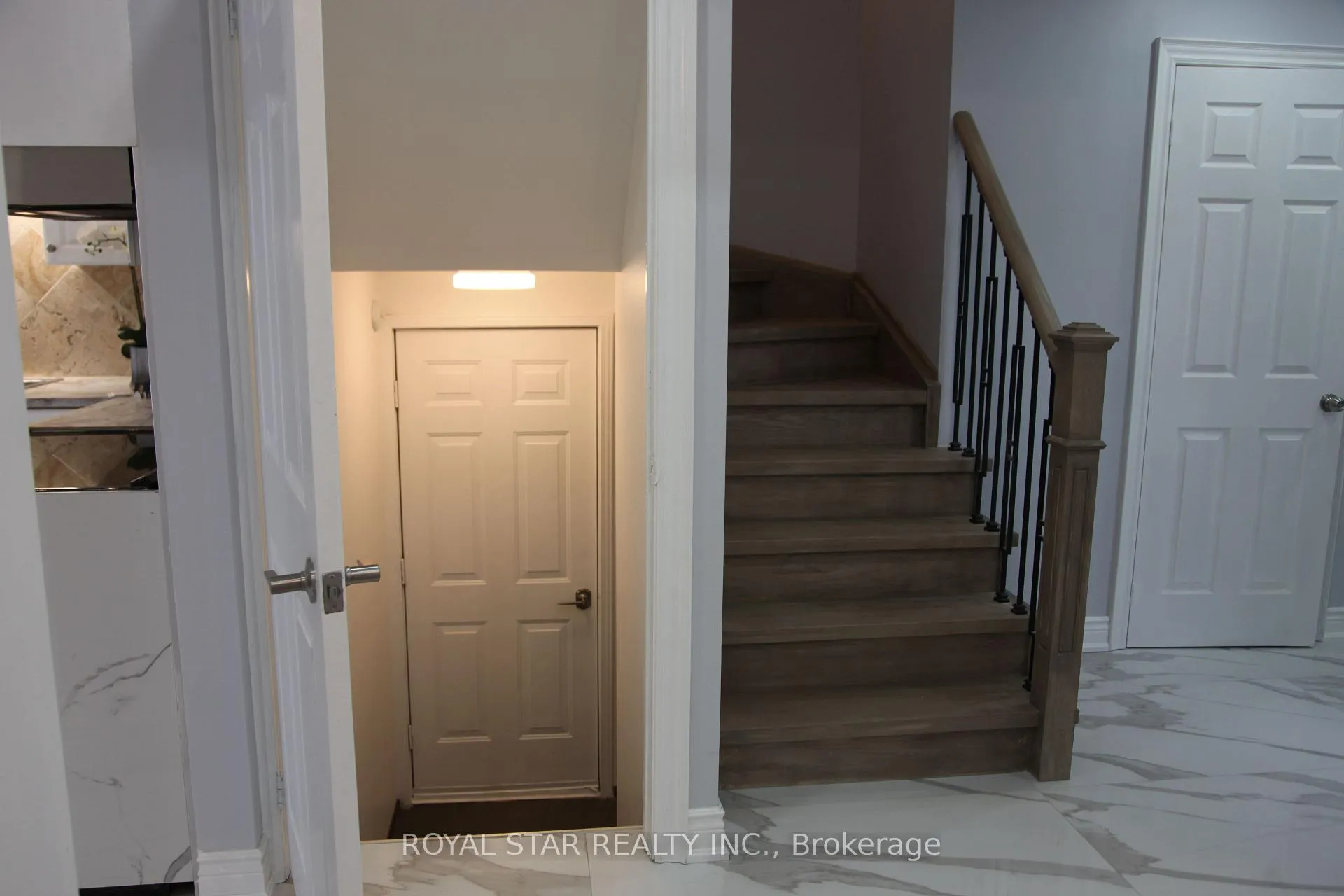 Photo 11 of 105 Lougheed Road E, Barrie, Holly — HOMEH