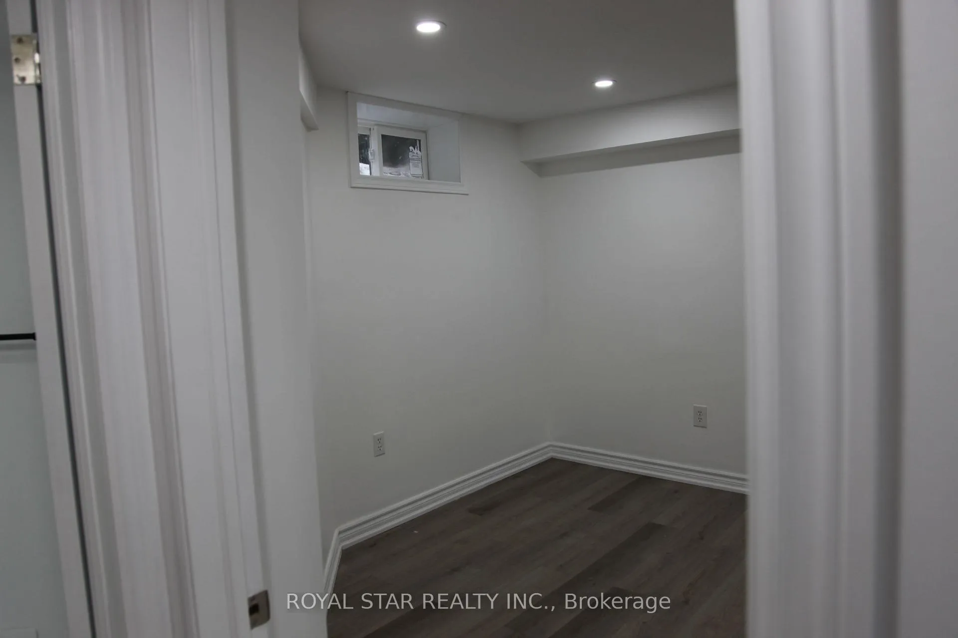 Photo 20 of 105 Lougheed Road E, Barrie, Holly — HOMEH