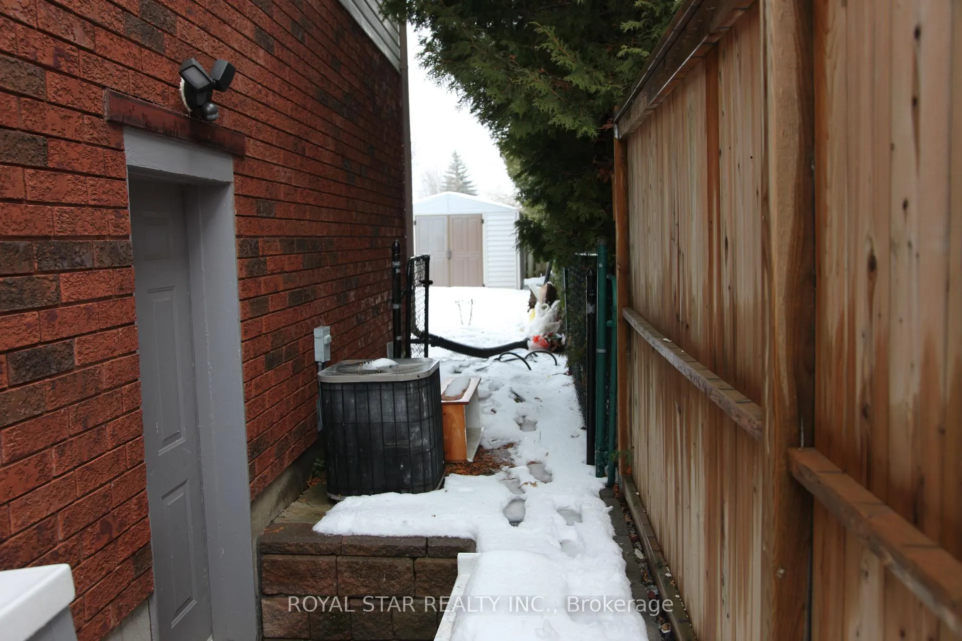 Photo 21 of 105 Lougheed Road E, Barrie, Holly — HOMEH