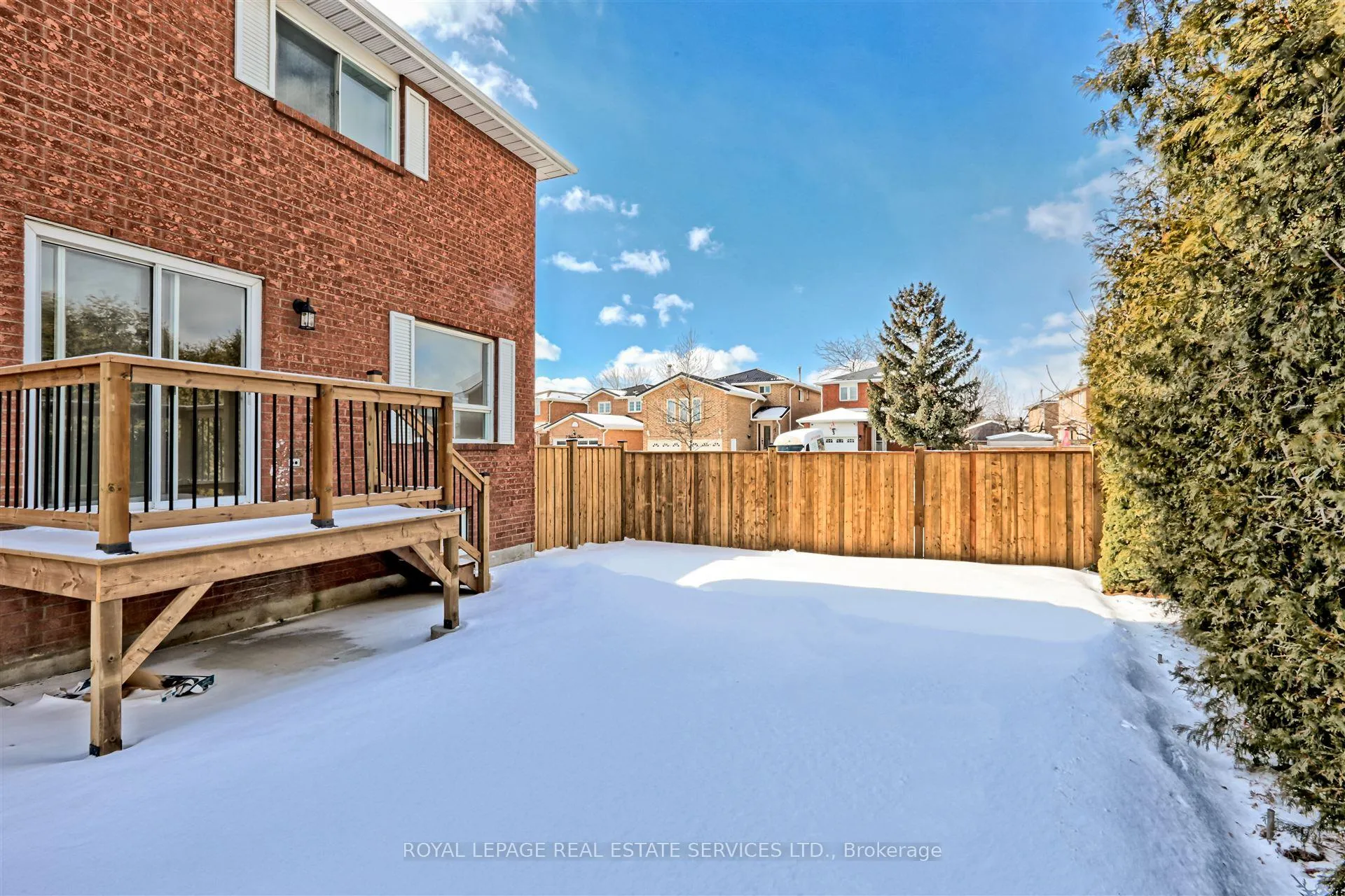 Photo 2 of 76 Willerton Close, Brampton, Brampton North — HOMEH