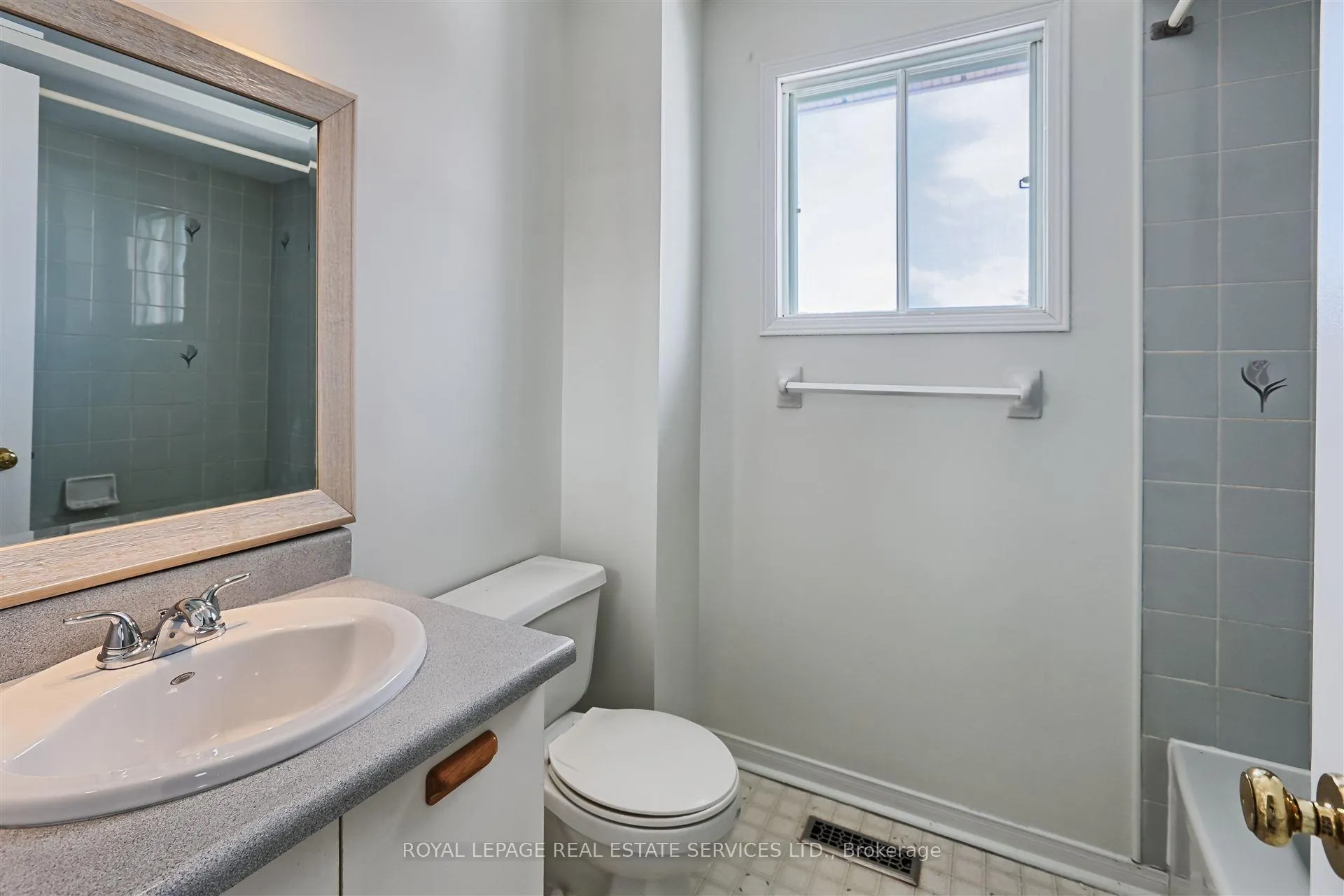 Photo 12 of 76 Willerton Close, Brampton, Brampton North — HOMEH