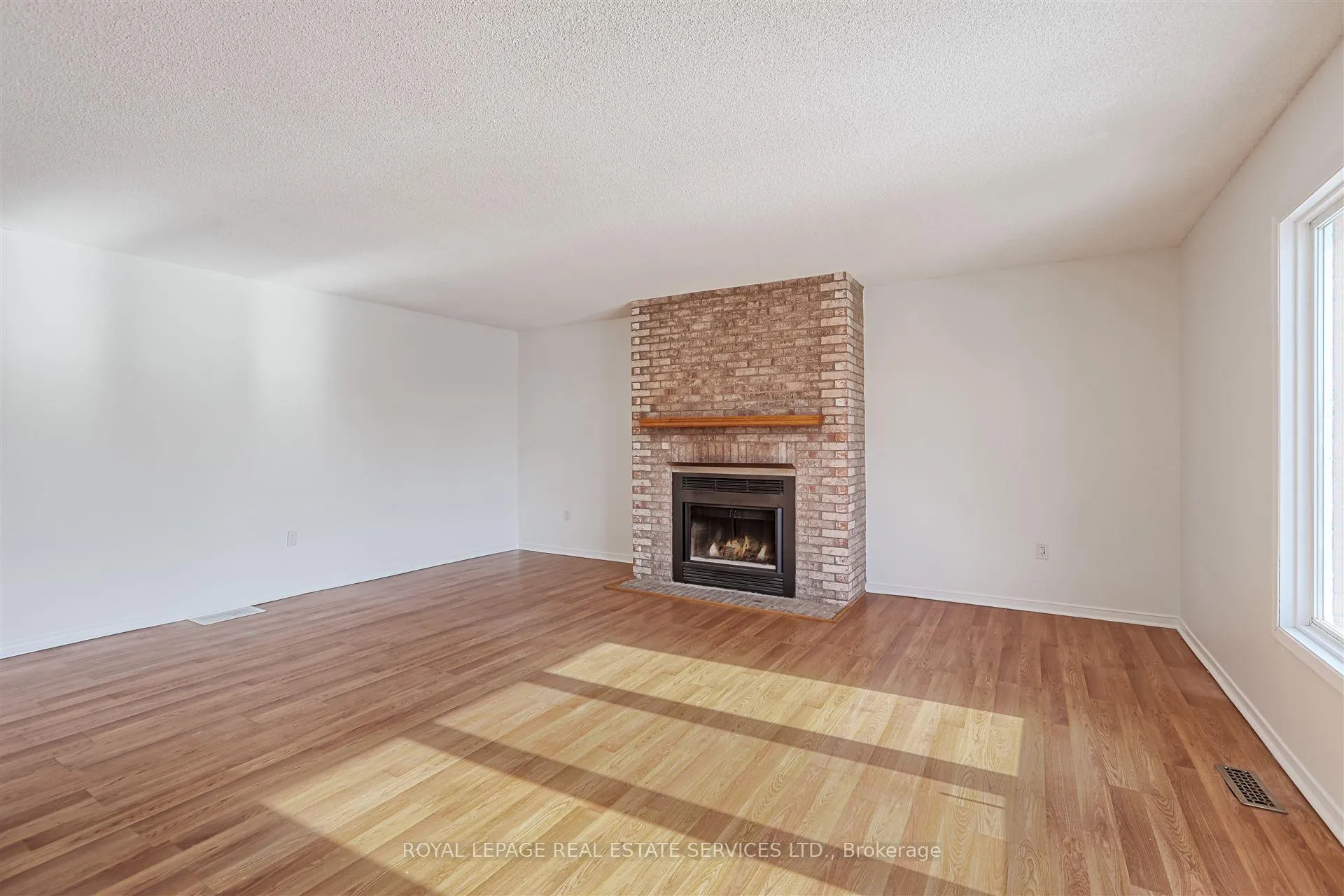 Photo 23 of 76 Willerton Close, Brampton, Brampton North — HOMEH