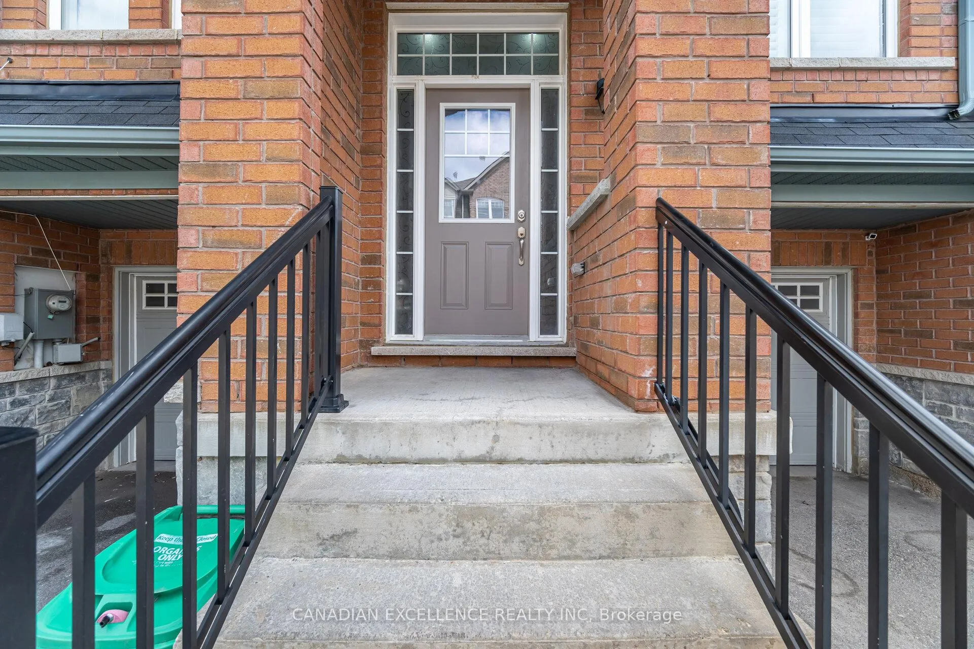 Front of 9 Magdalene Crescent