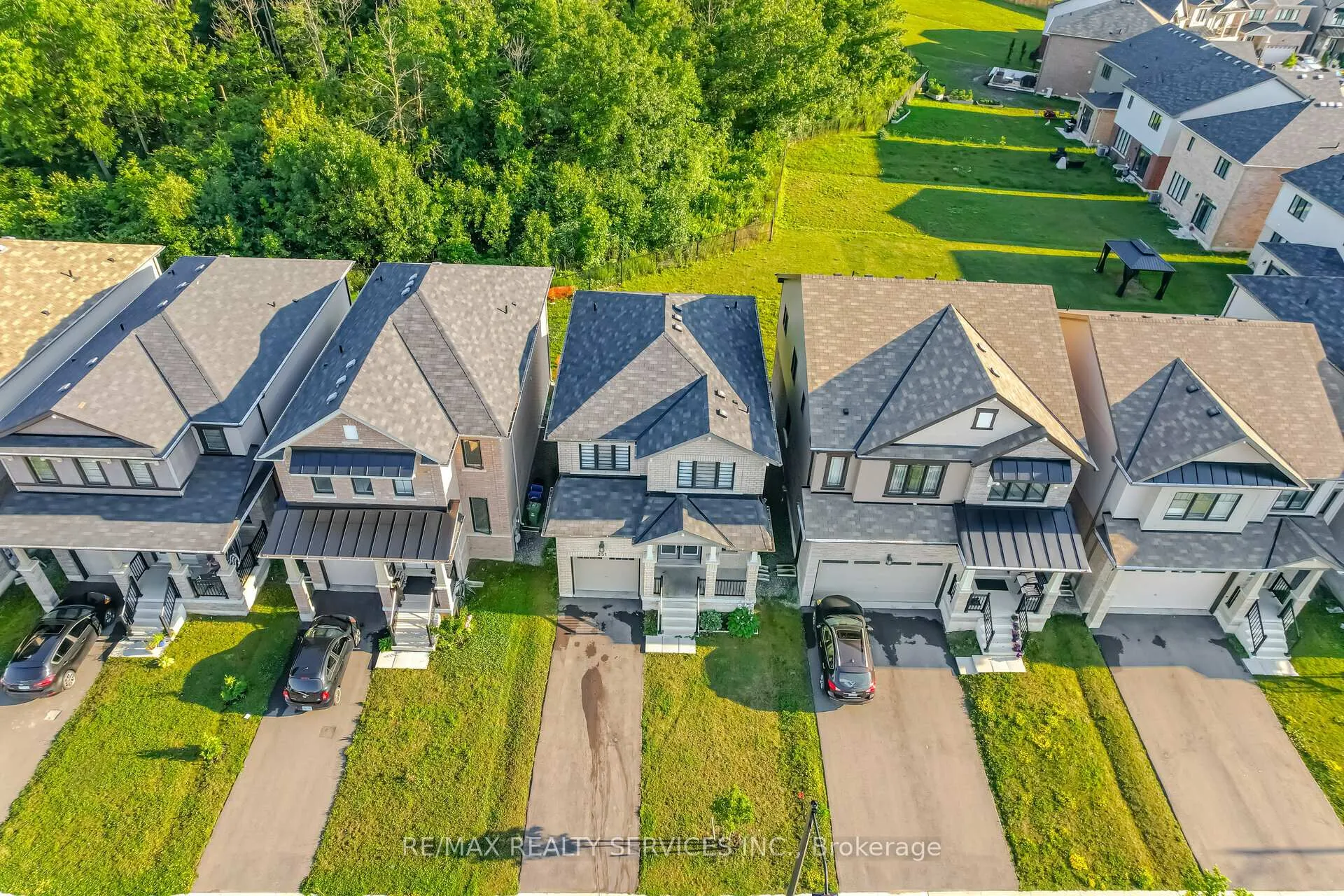 Photo 4 of 251 Bedrock Drive, Hamilton, Stoney Creek — HOMEH