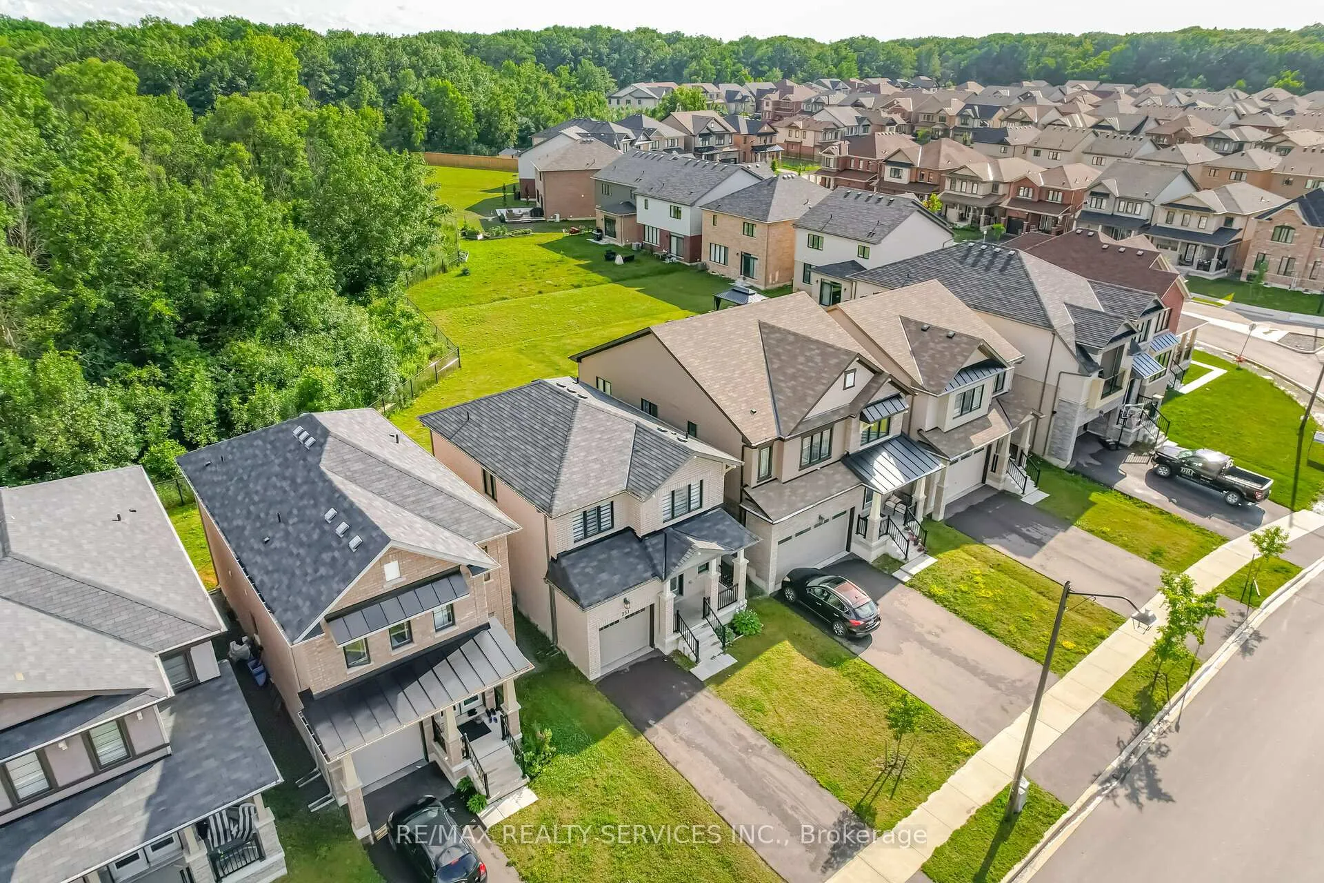 Photo 5 of 251 Bedrock Drive, Hamilton, Stoney Creek — HOMEH