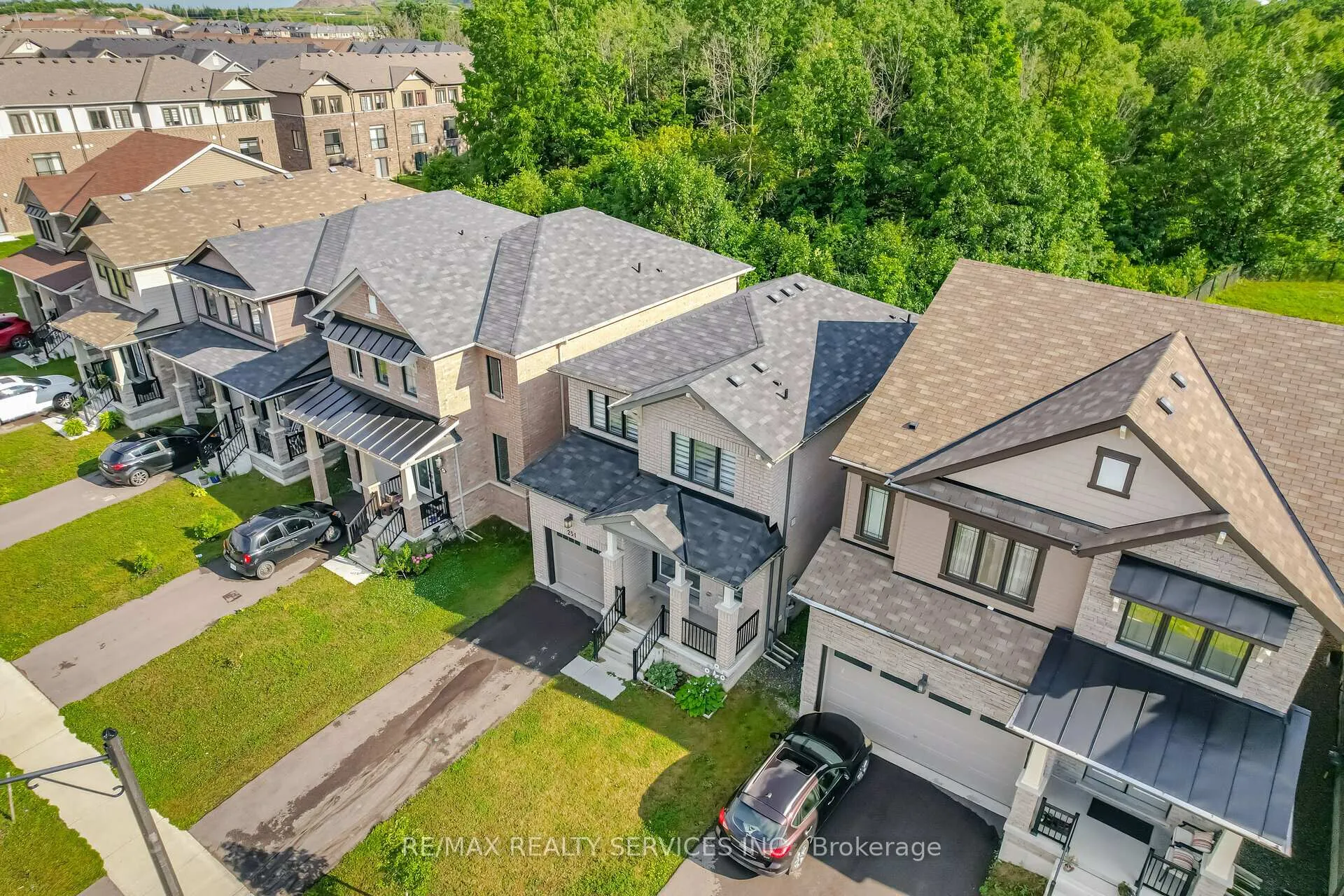 Photo 6 of 251 Bedrock Drive, Hamilton, Stoney Creek — HOMEH