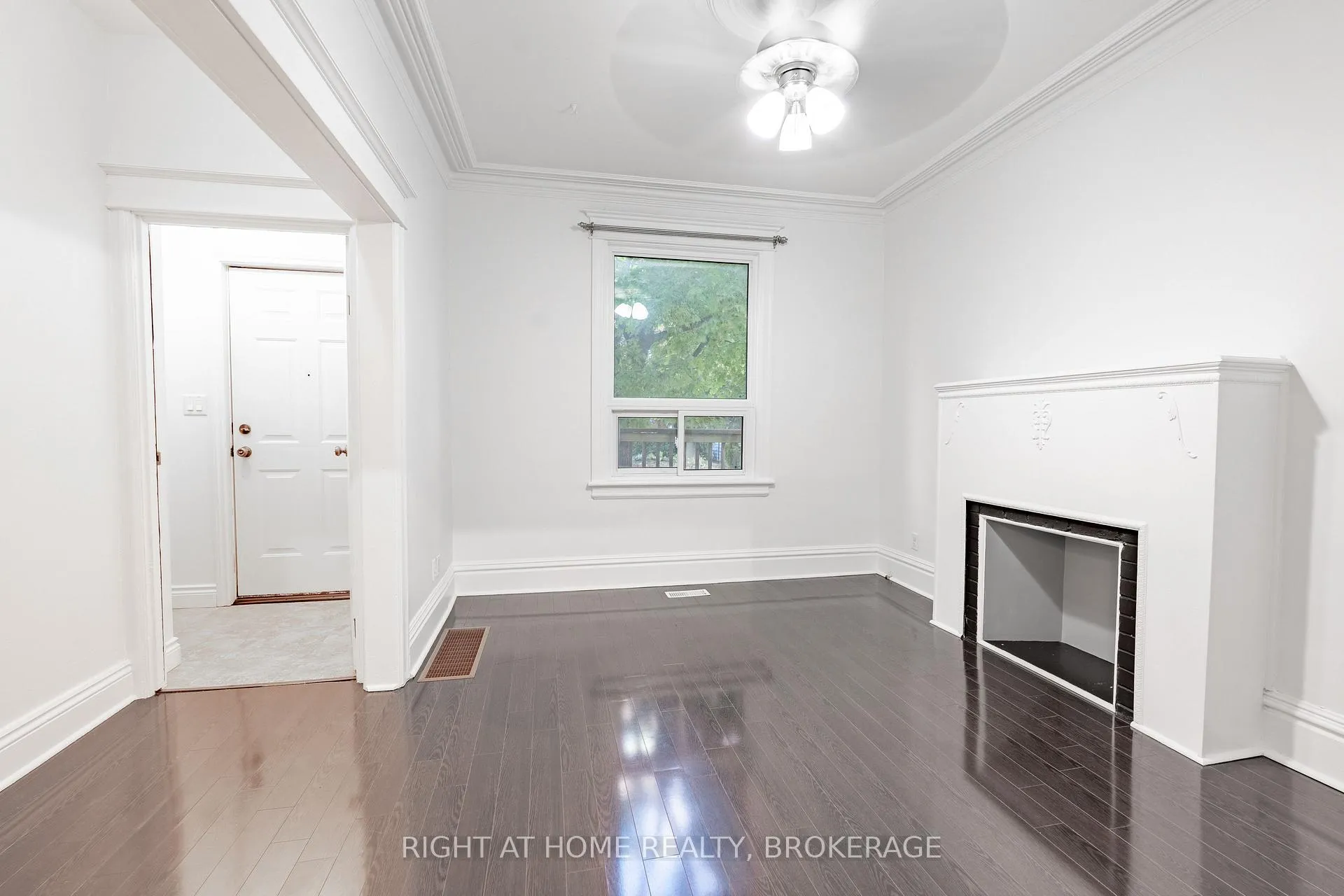 Photo 1 of 6 32nd Street E, Hamilton, Rural Flamborough — HOMEH