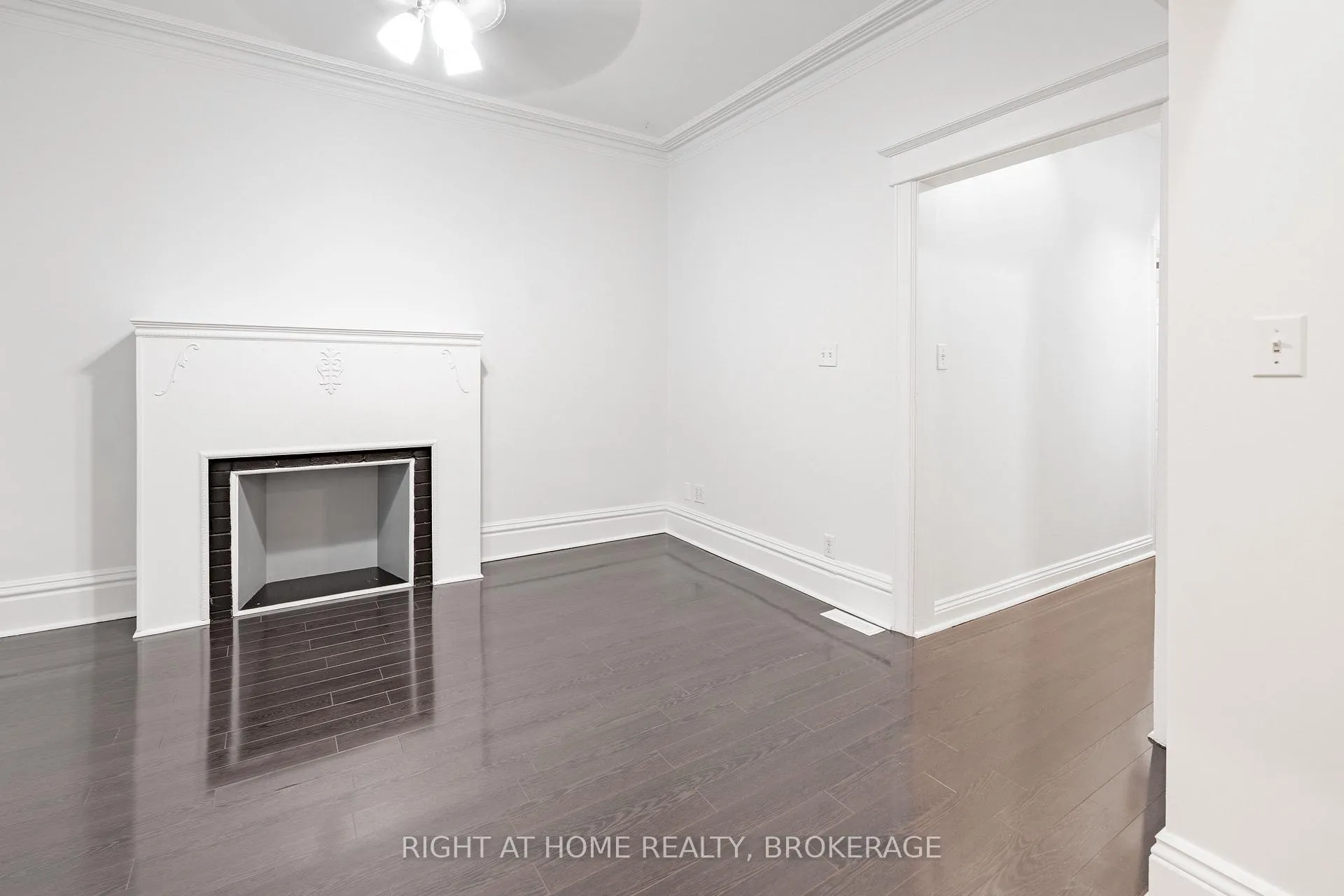 Photo 2 of 6 32nd Street E, Hamilton, Rural Flamborough — HOMEH