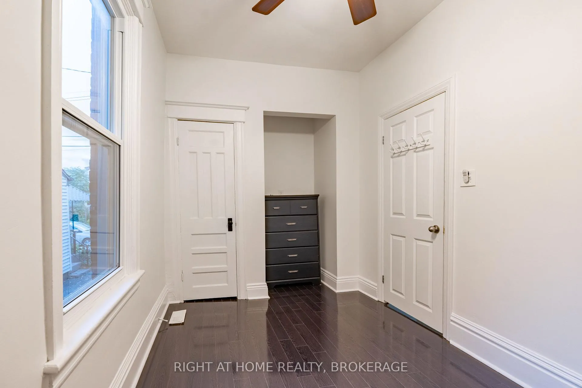 Photo 4 of 6 32nd Street E, Hamilton, Rural Flamborough — HOMEH