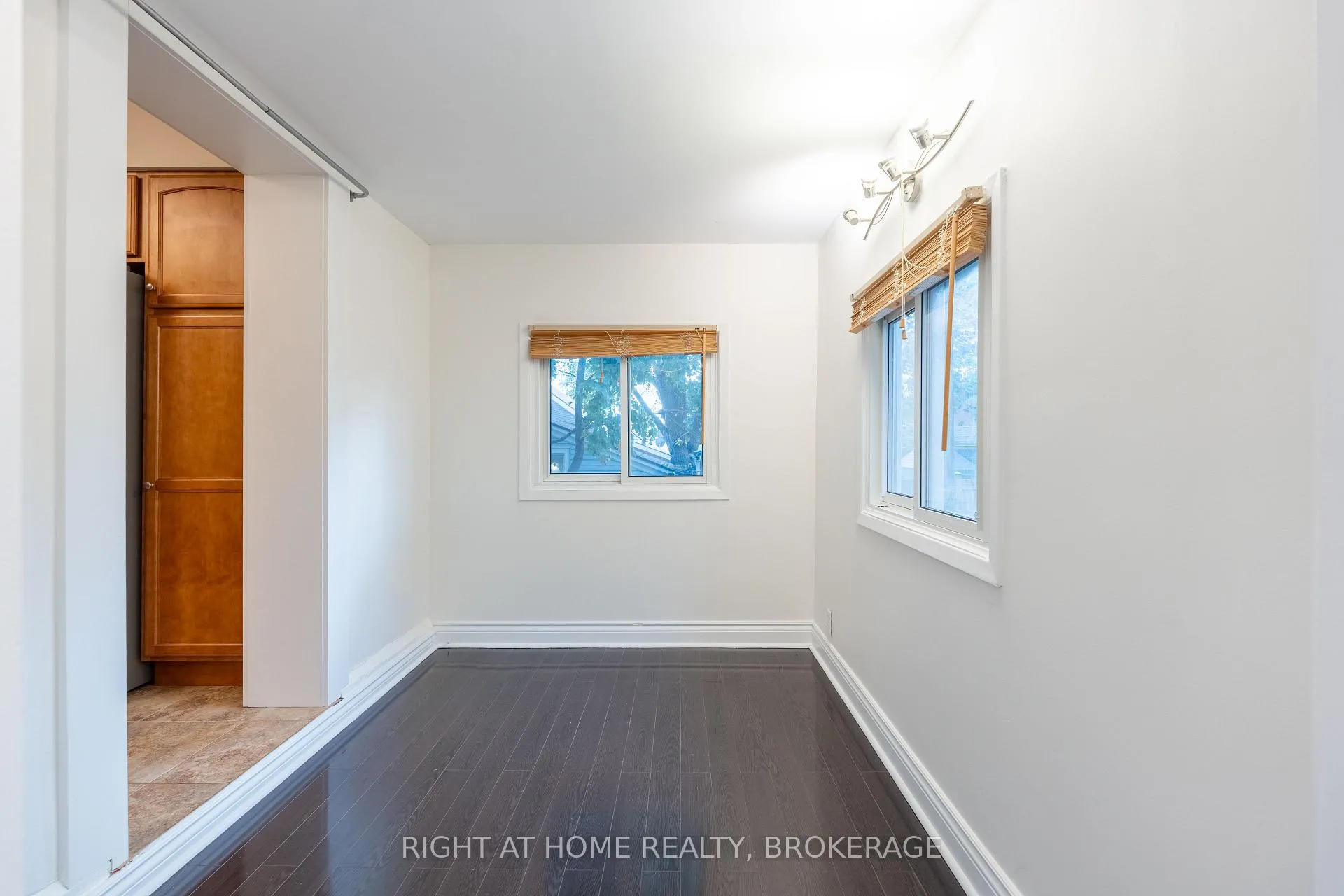 Photo 9 of 6 32nd Street E, Hamilton, Rural Flamborough — HOMEH