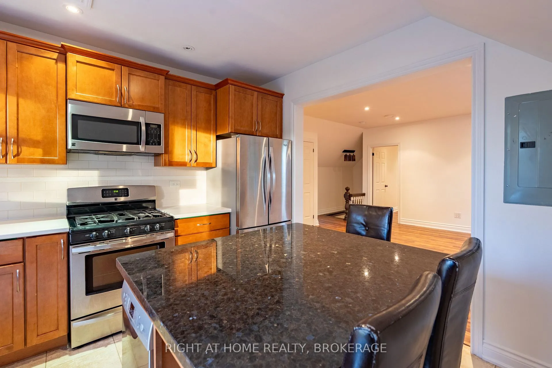 Photo 11 of 6 32nd Street E, Hamilton, Rural Flamborough — HOMEH