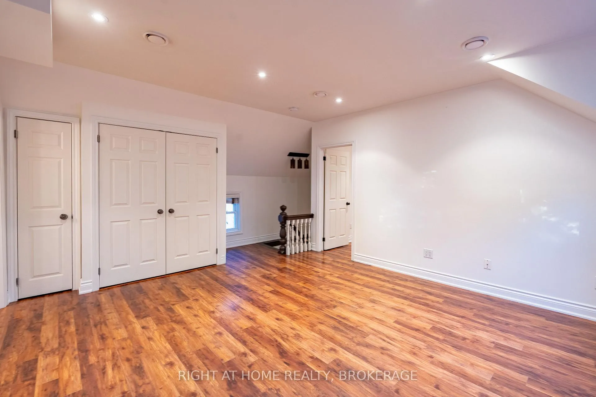 Photo 12 of 6 32nd Street E, Hamilton, Rural Flamborough — HOMEH