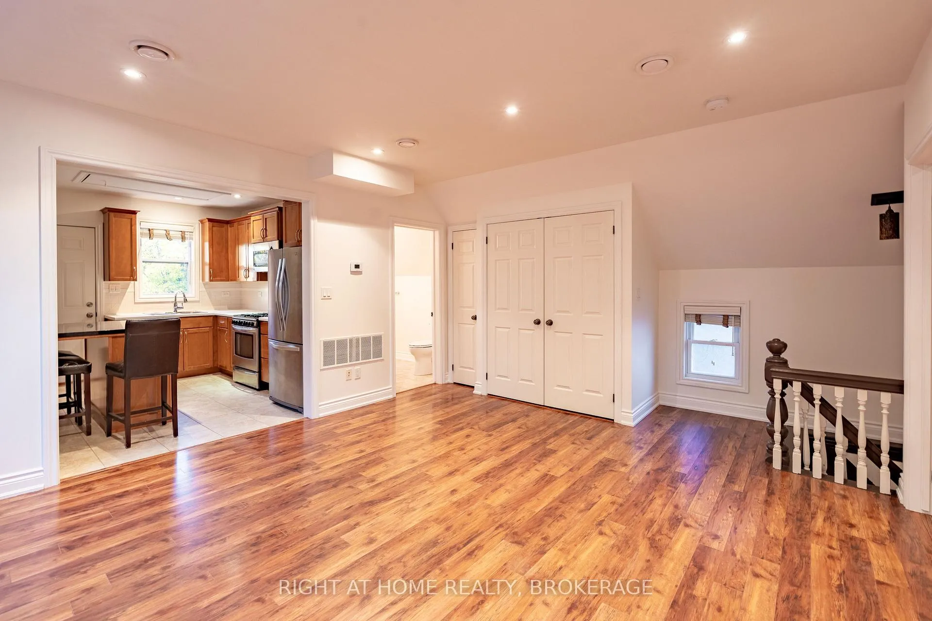Photo 13 of 6 32nd Street E, Hamilton, Rural Flamborough — HOMEH