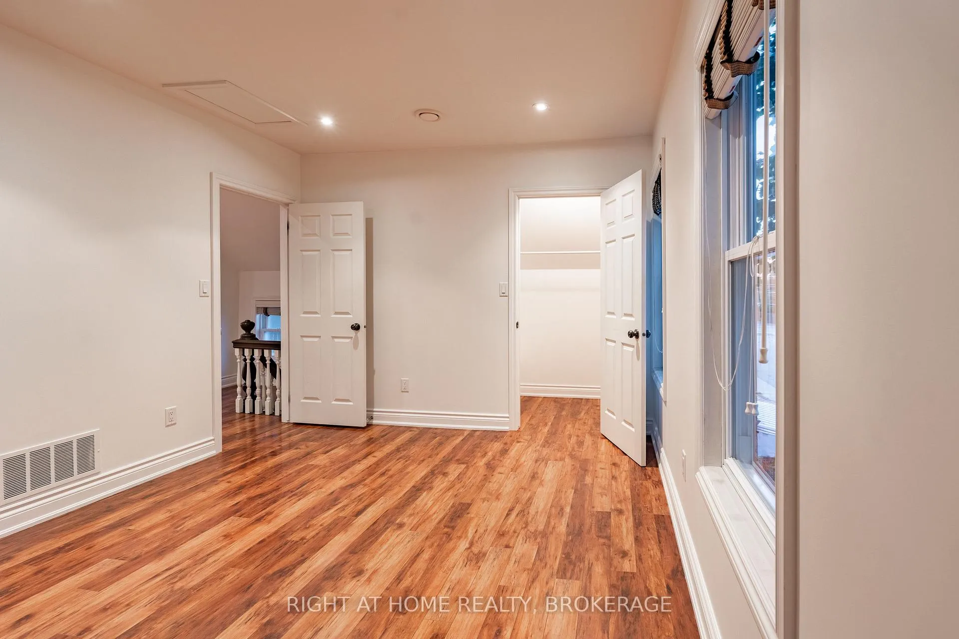 Photo 16 of 6 32nd Street E, Hamilton, Rural Flamborough — HOMEH