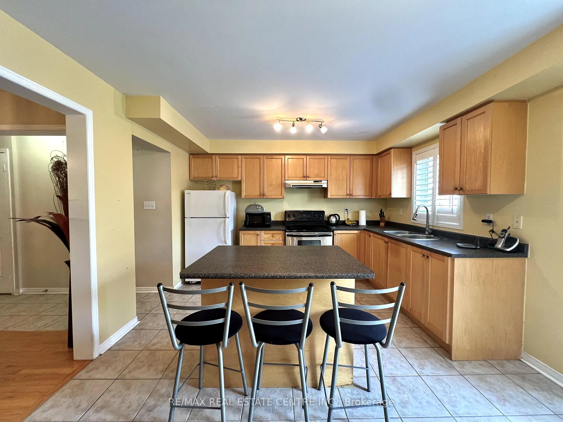 Photo 5 of 77 Zia Dodda Crescent, Brampton, Bram East — HOMEH