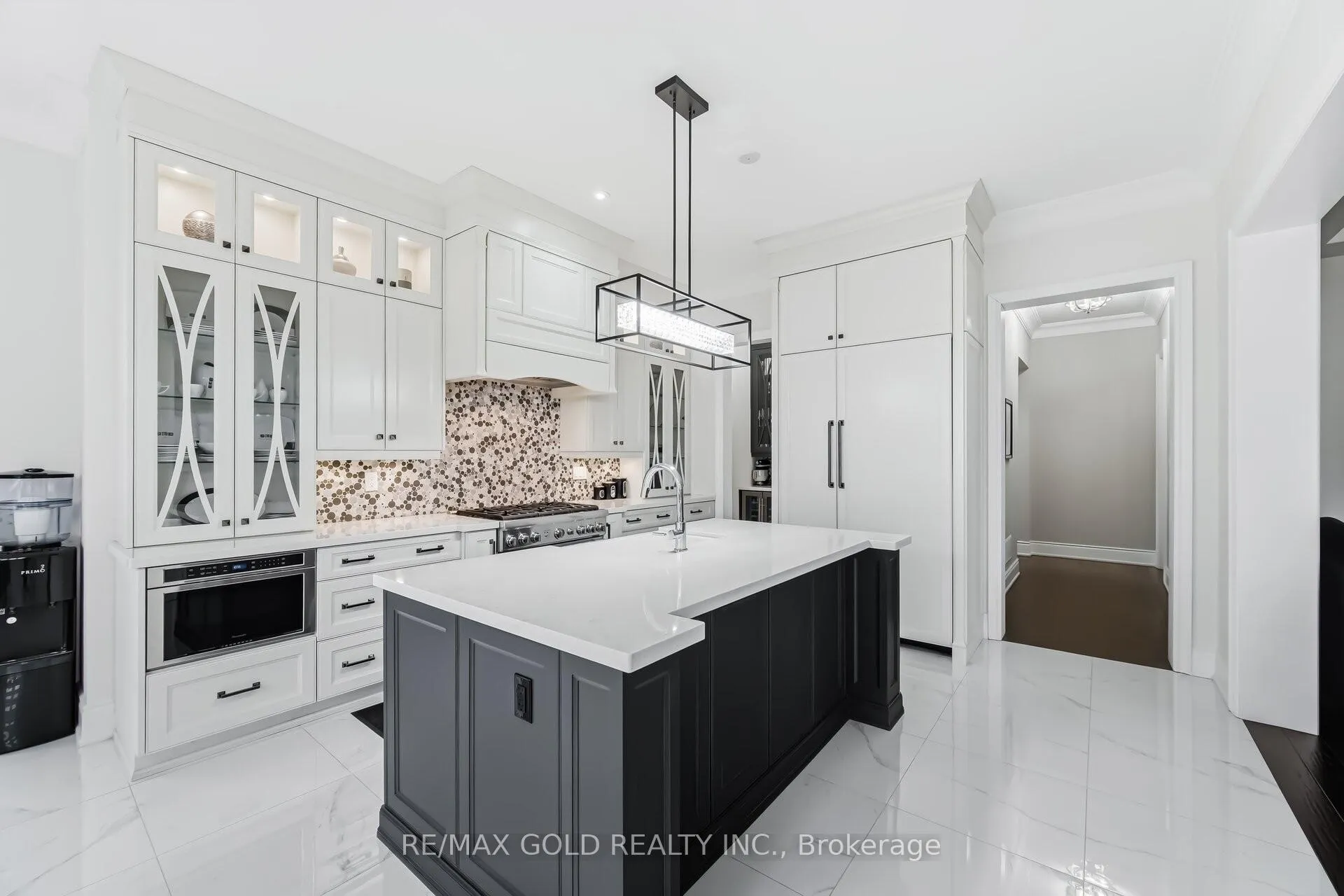 Photo 10 of 4 Spain Crescent, Brampton, Toronto Gore Rural Estate — HOMEH