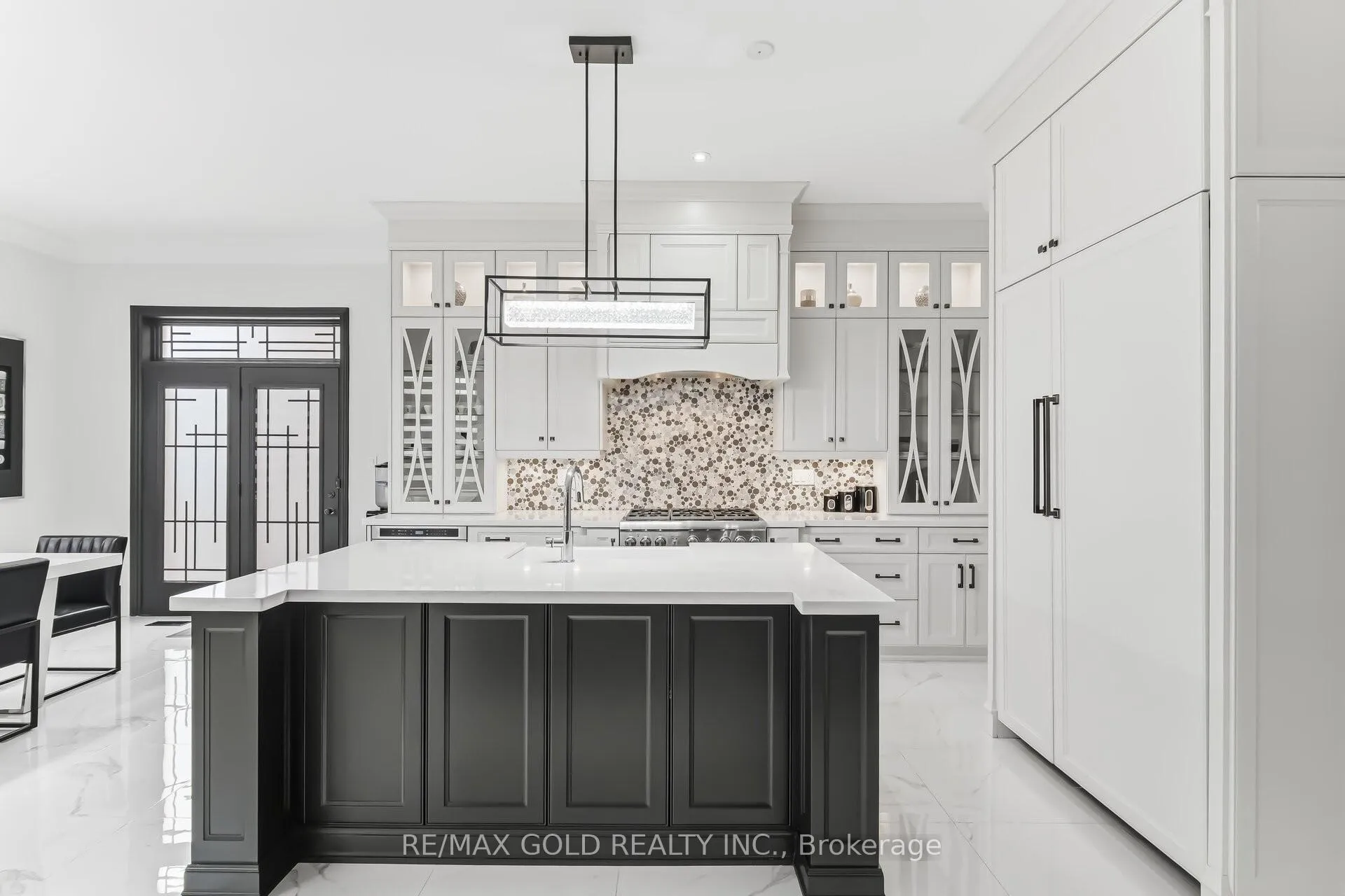 Photo 11 of 4 Spain Crescent, Brampton, Toronto Gore Rural Estate — HOMEH