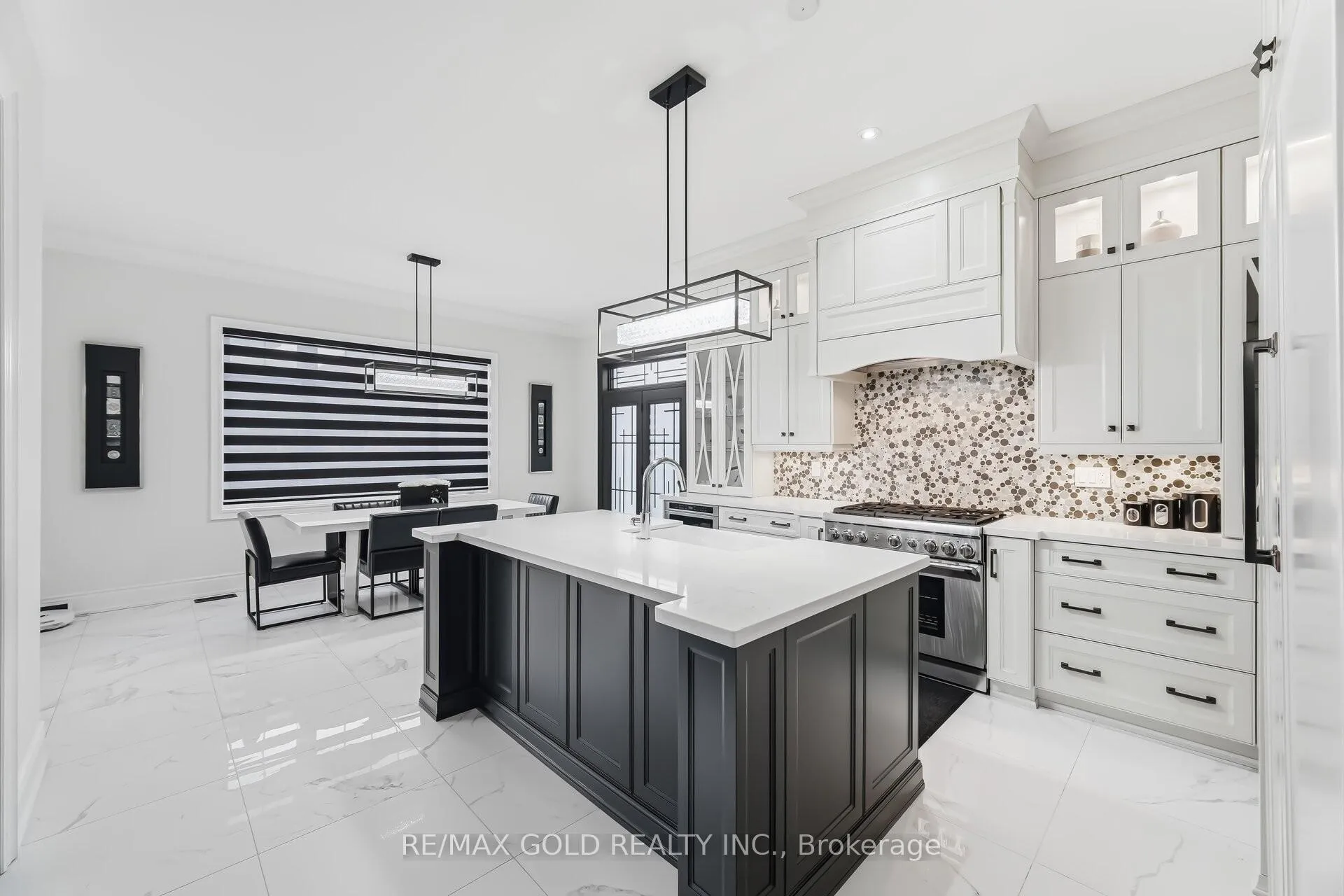 Photo 12 of 4 Spain Crescent, Brampton, Toronto Gore Rural Estate — HOMEH