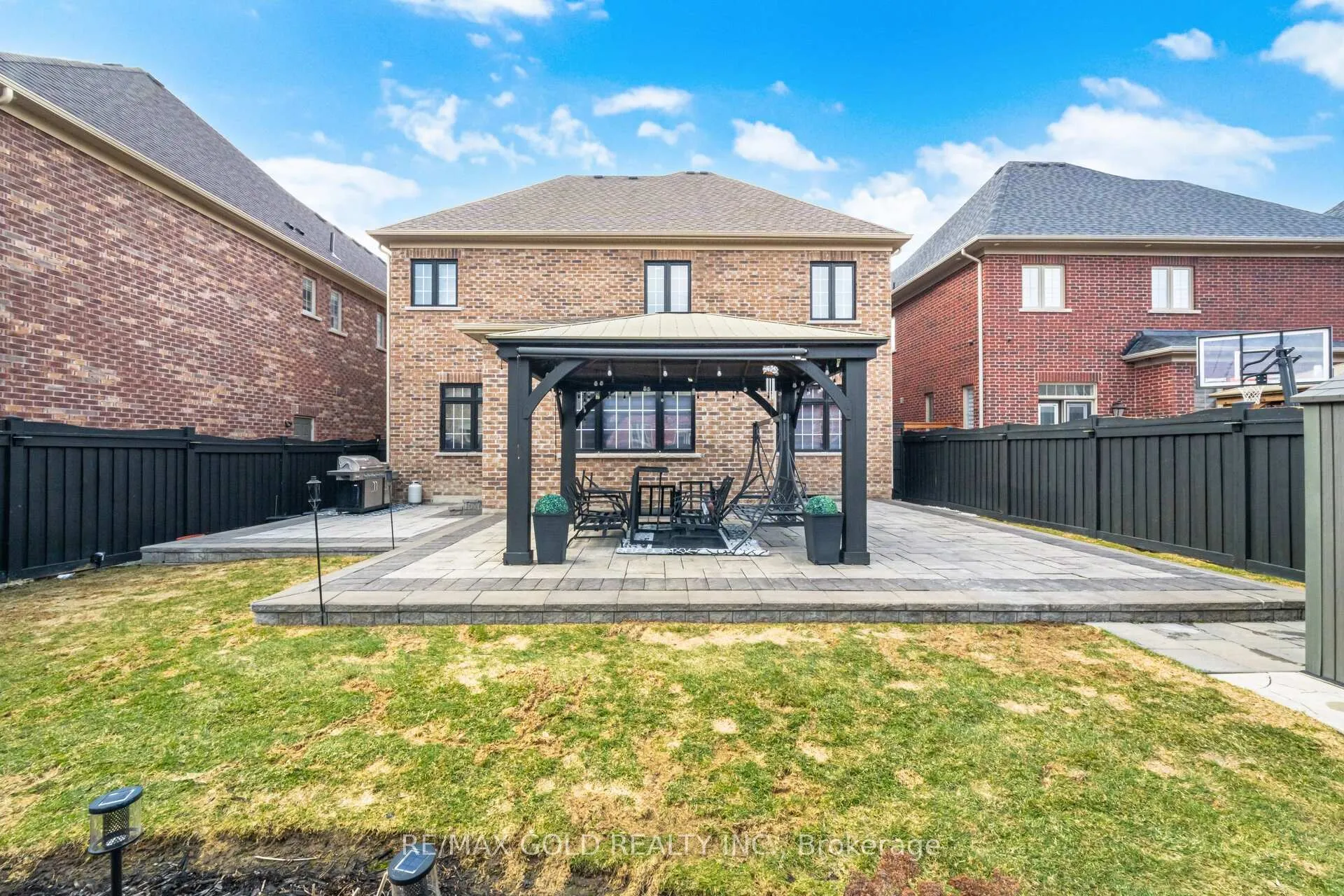 Photo 34 of 4 Spain Crescent, Brampton, Toronto Gore Rural Estate — HOMEH
