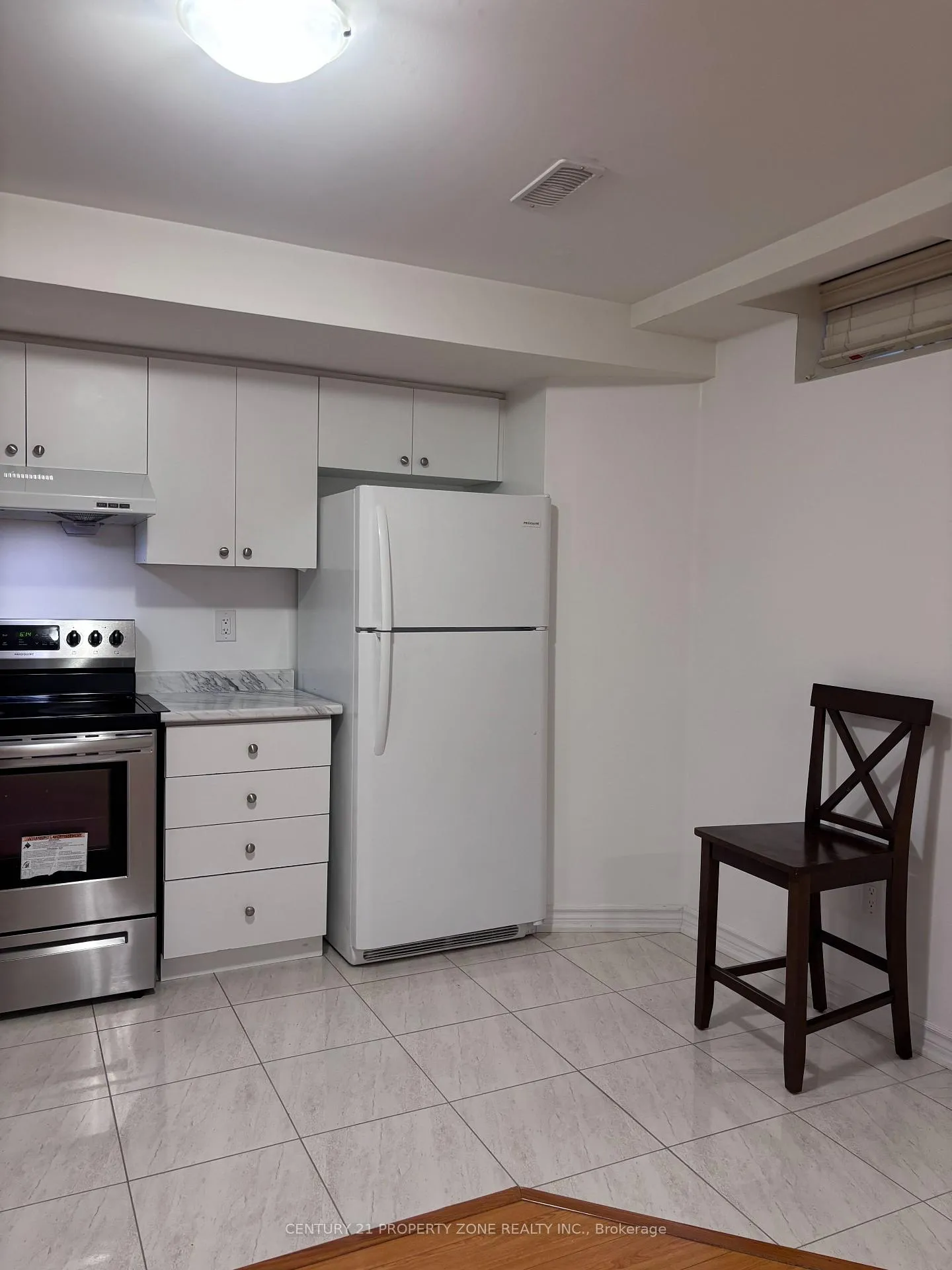 Photo 5 of 19 Angelgate Road (Basement) E, Brampton, Credit Valley — HOMEH