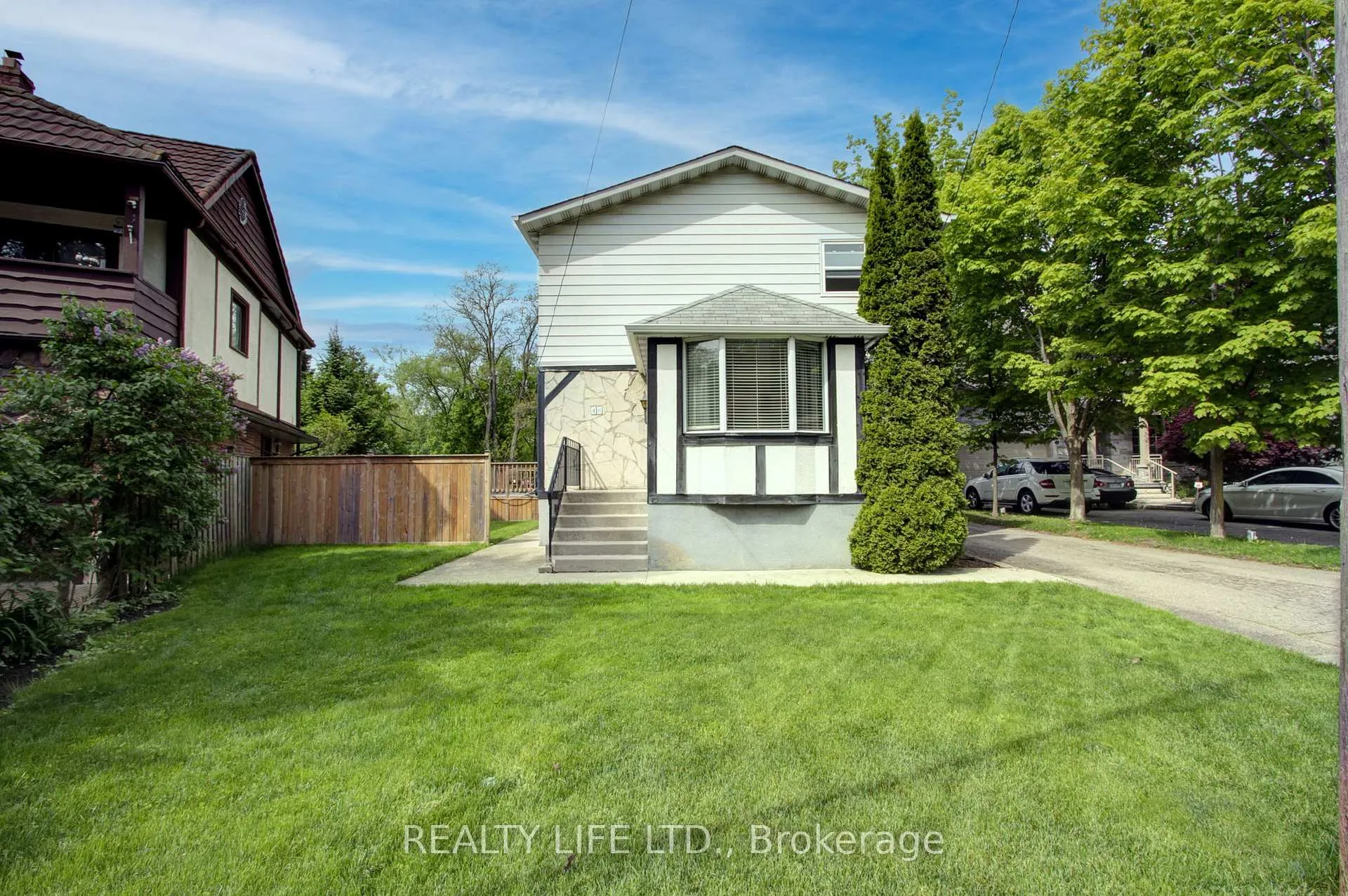 Photo 2 of 48 Bonnyview Drive, Etobicoke, Stonegate-Queensway — HOMEH