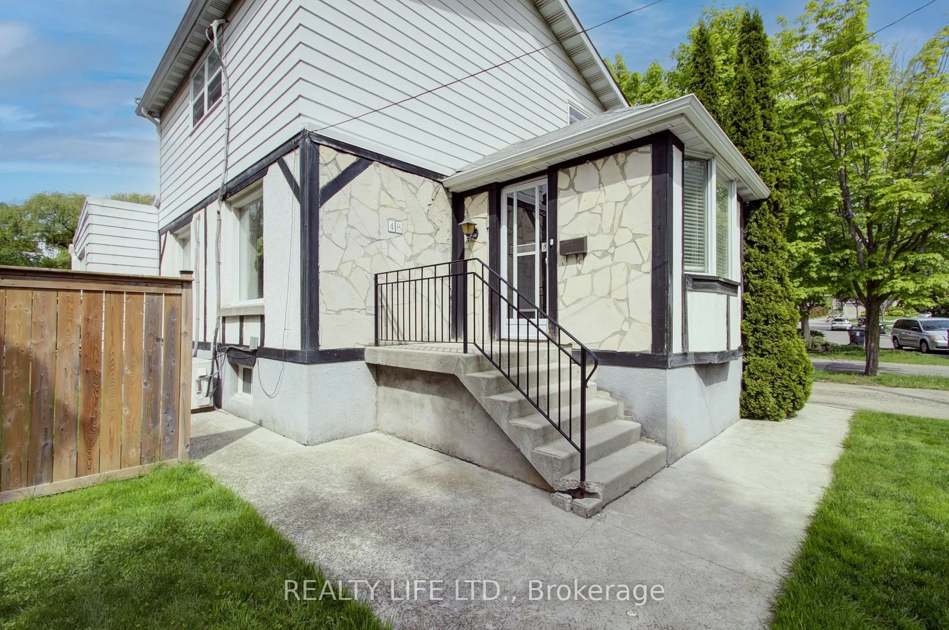 Photo 4 of 48 Bonnyview Drive, Etobicoke, Stonegate-Queensway — HOMEH
