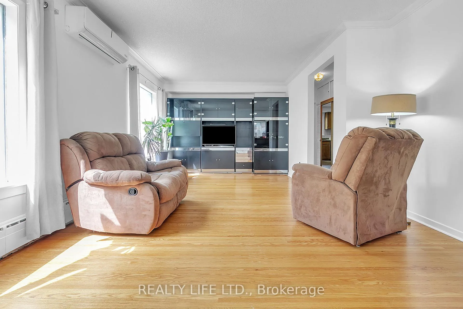 Photo 7 of 48 Bonnyview Drive, Etobicoke, Stonegate-Queensway — HOMEH