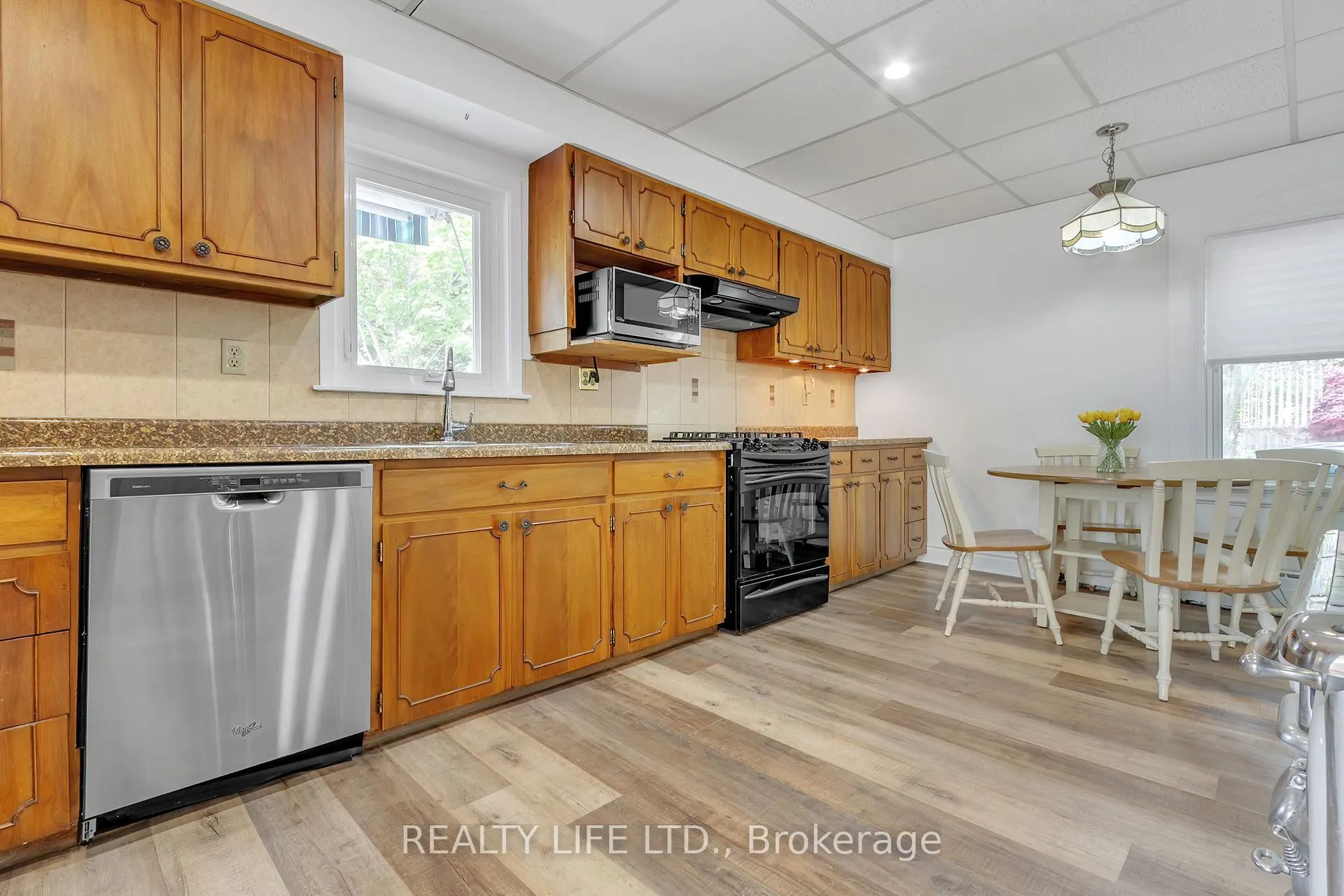 Photo 10 of 48 Bonnyview Drive, Etobicoke, Stonegate-Queensway — HOMEH