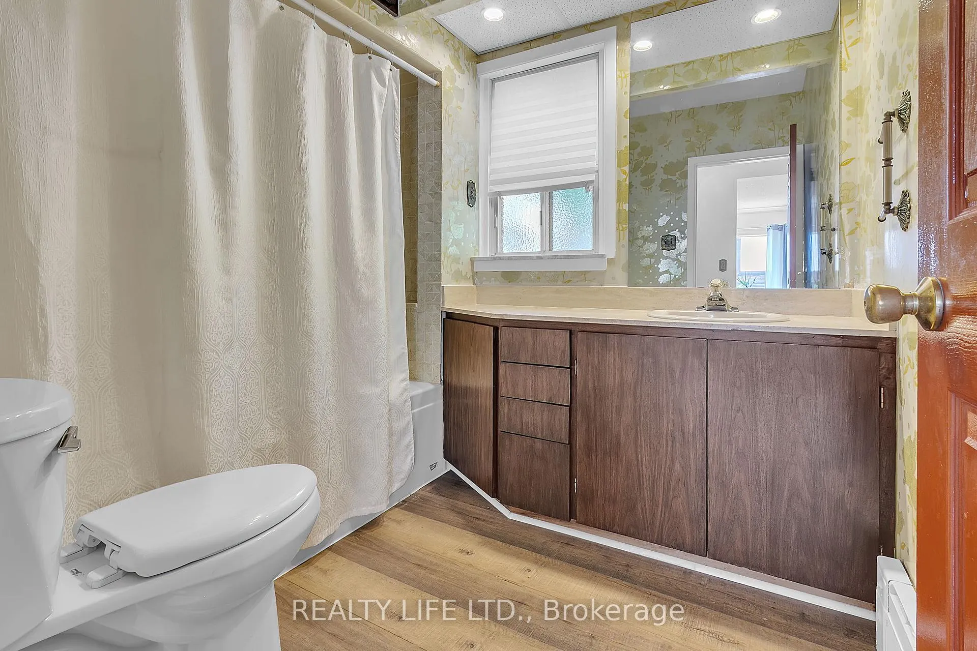 Photo 16 of 48 Bonnyview Drive, Etobicoke, Stonegate-Queensway — HOMEH