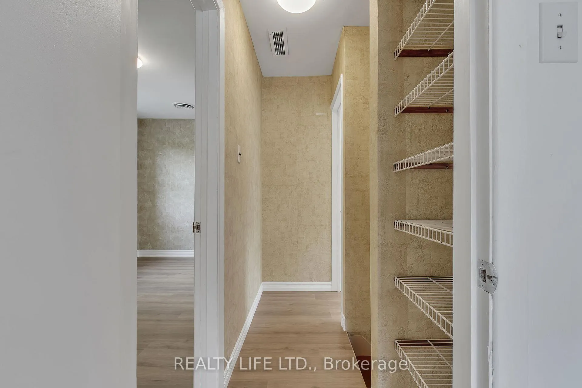 Photo 18 of 48 Bonnyview Drive, Etobicoke, Stonegate-Queensway — HOMEH