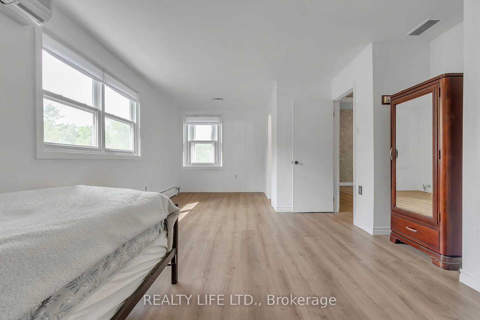Photo 19 of 48 Bonnyview Drive, Etobicoke, Stonegate-Queensway — HOMEH