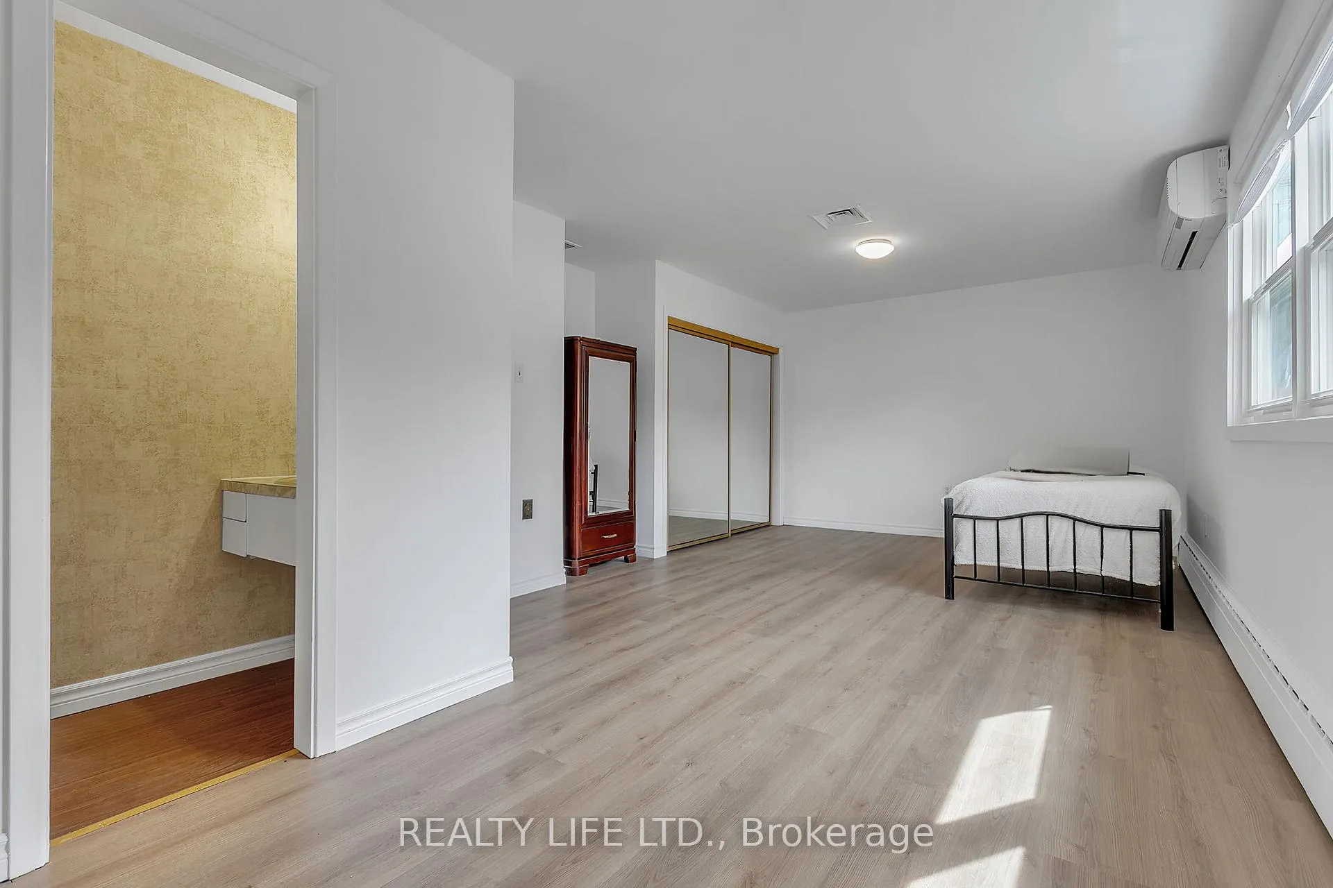 Photo 20 of 48 Bonnyview Drive, Etobicoke, Stonegate-Queensway — HOMEH