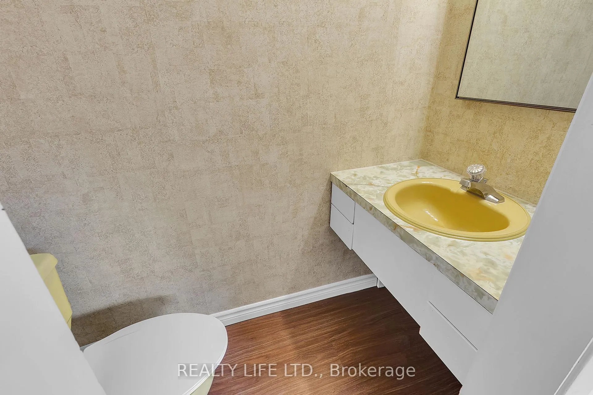 Photo 21 of 48 Bonnyview Drive, Etobicoke, Stonegate-Queensway — HOMEH