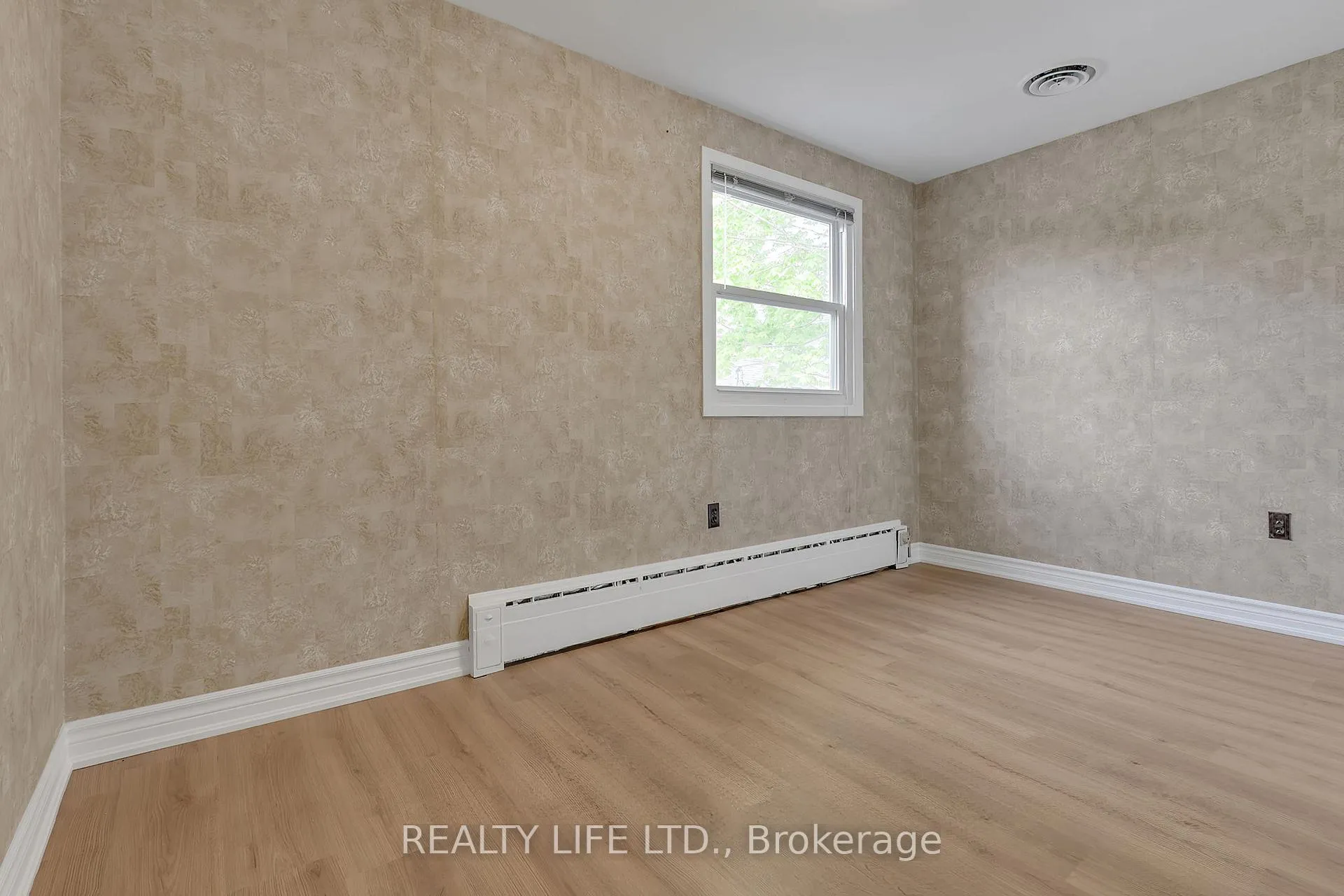 Photo 22 of 48 Bonnyview Drive, Etobicoke, Stonegate-Queensway — HOMEH