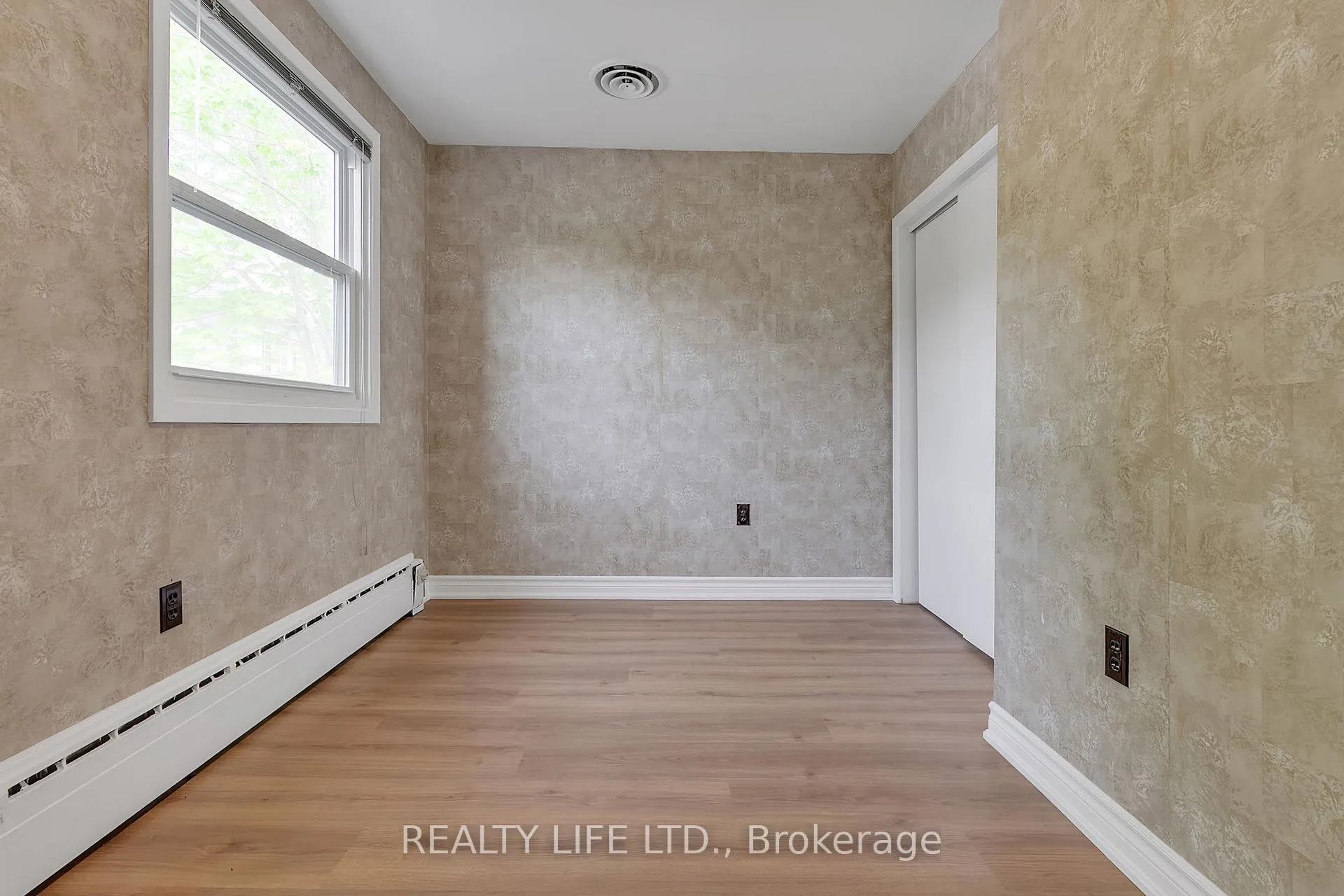 Photo 23 of 48 Bonnyview Drive, Etobicoke, Stonegate-Queensway — HOMEH