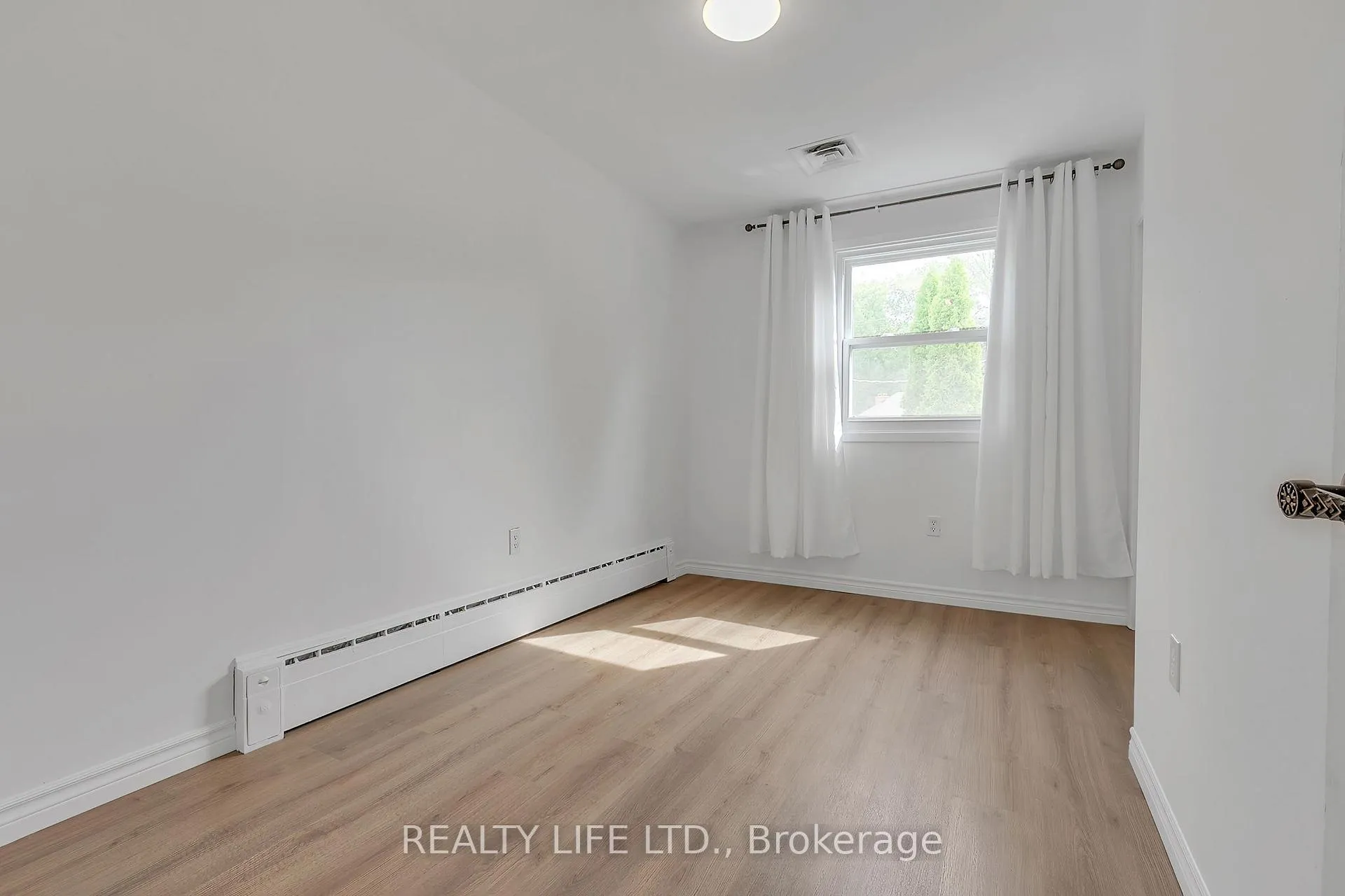 Photo 24 of 48 Bonnyview Drive, Etobicoke, Stonegate-Queensway — HOMEH