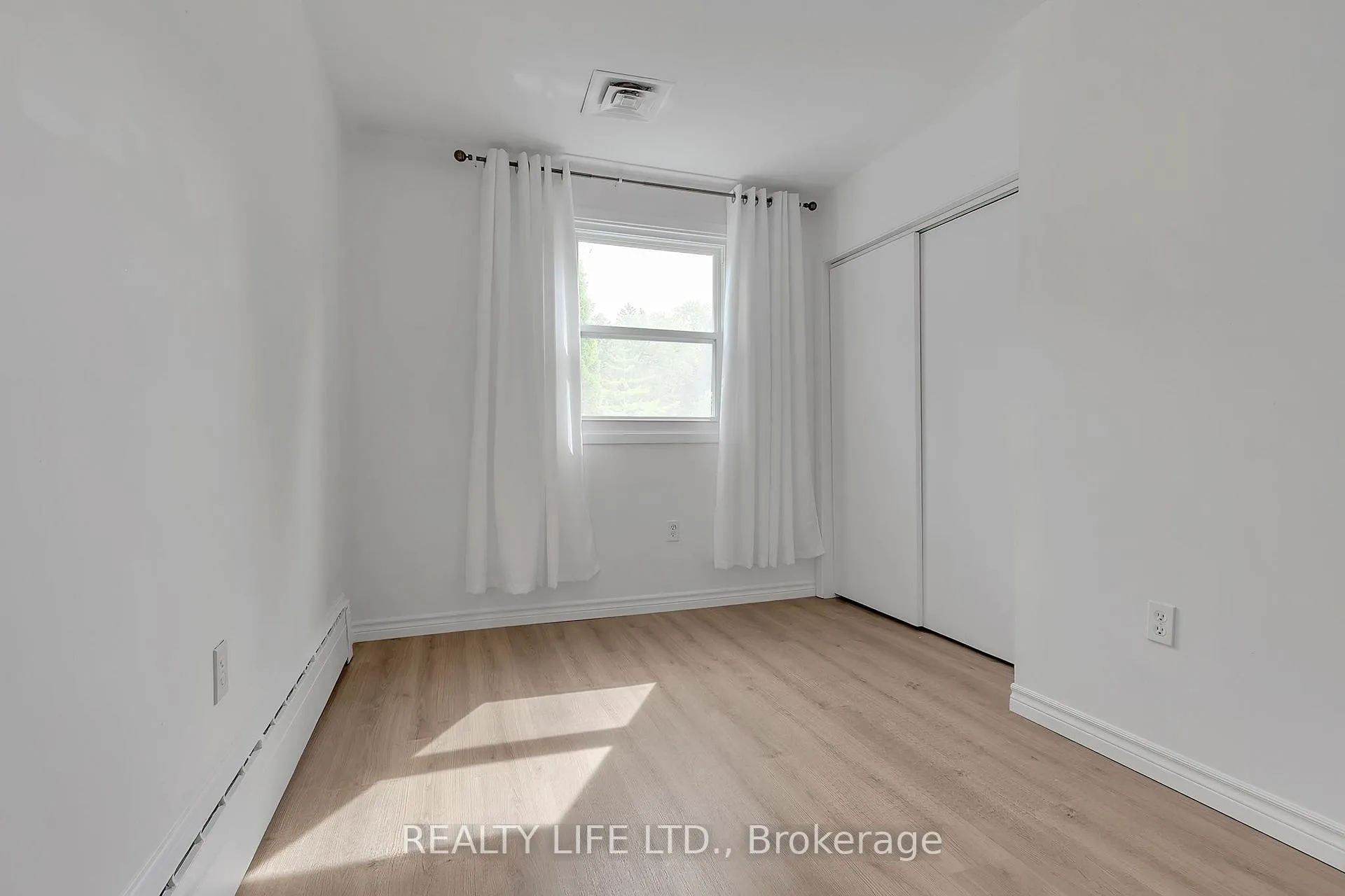 Photo 25 of 48 Bonnyview Drive, Etobicoke, Stonegate-Queensway — HOMEH