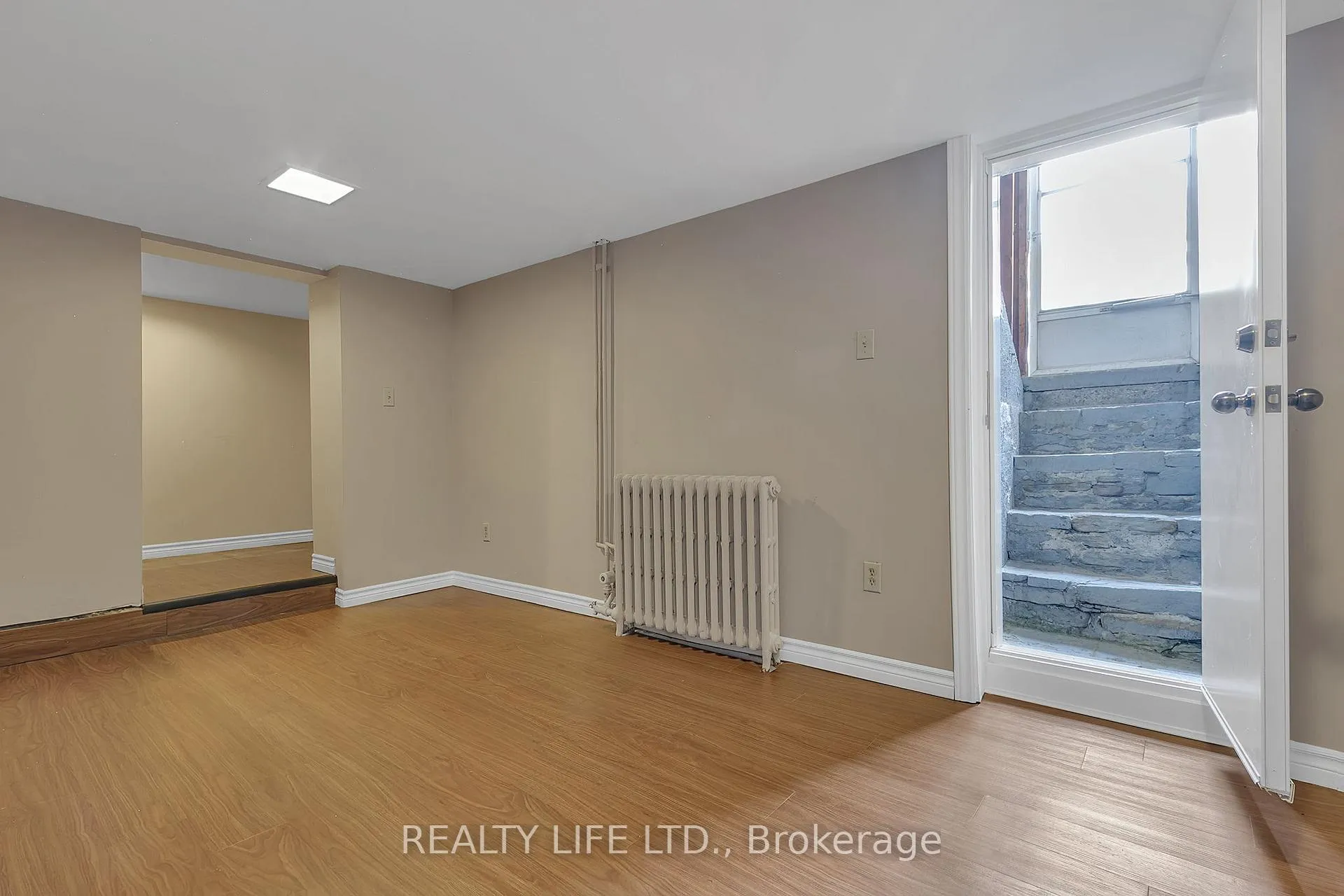 Photo 27 of 48 Bonnyview Drive, Etobicoke, Stonegate-Queensway — HOMEH