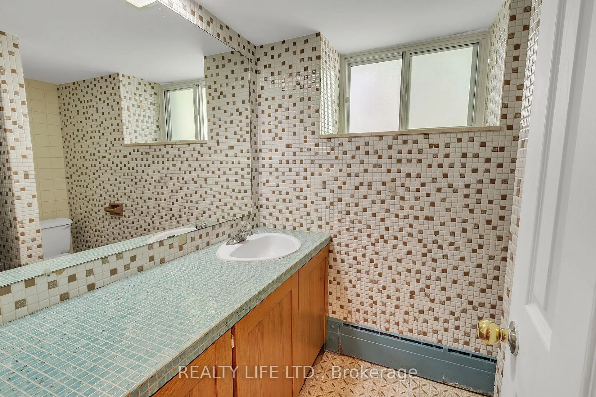 Photo 28 of 48 Bonnyview Drive, Etobicoke, Stonegate-Queensway — HOMEH