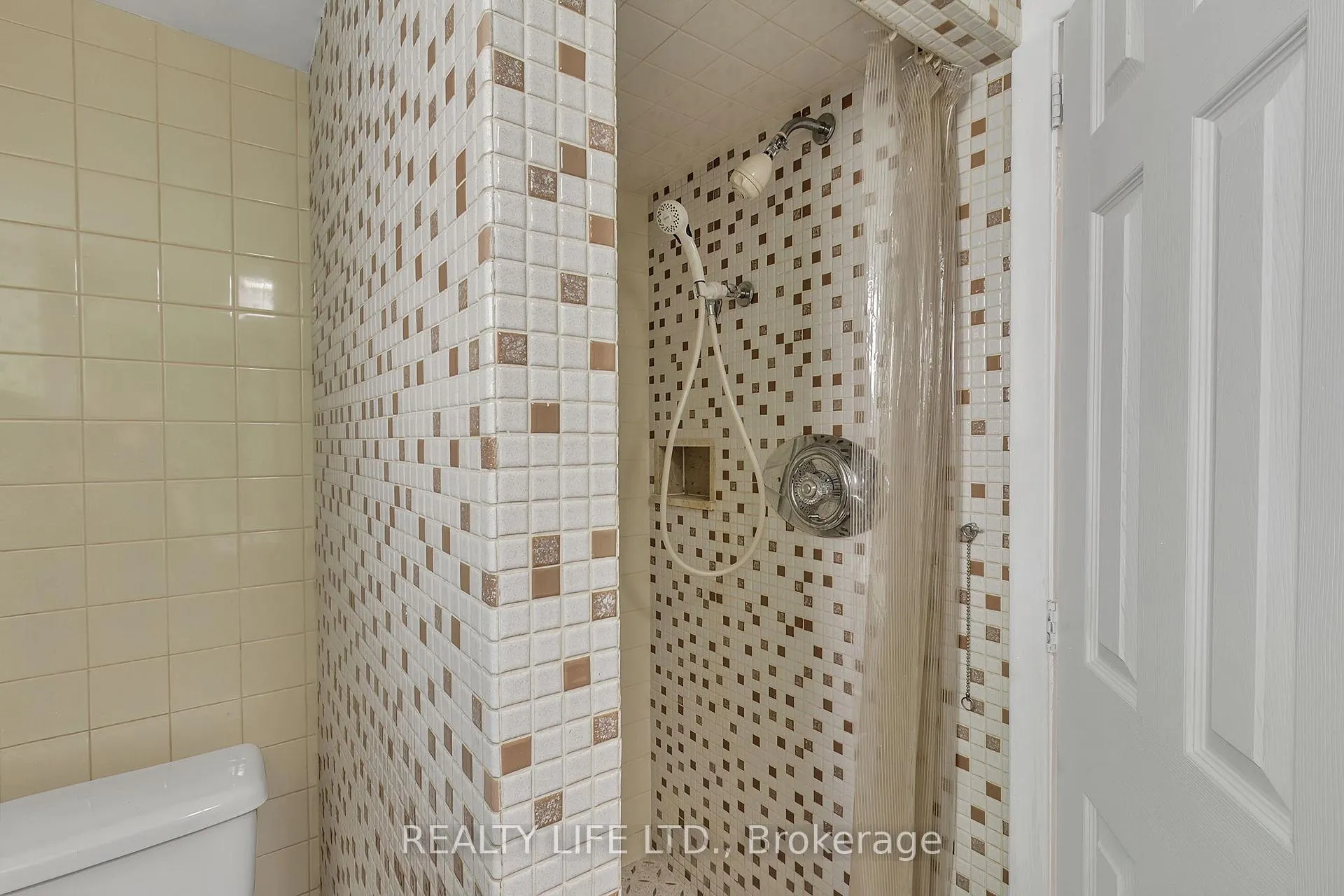 Photo 29 of 48 Bonnyview Drive, Etobicoke, Stonegate-Queensway — HOMEH
