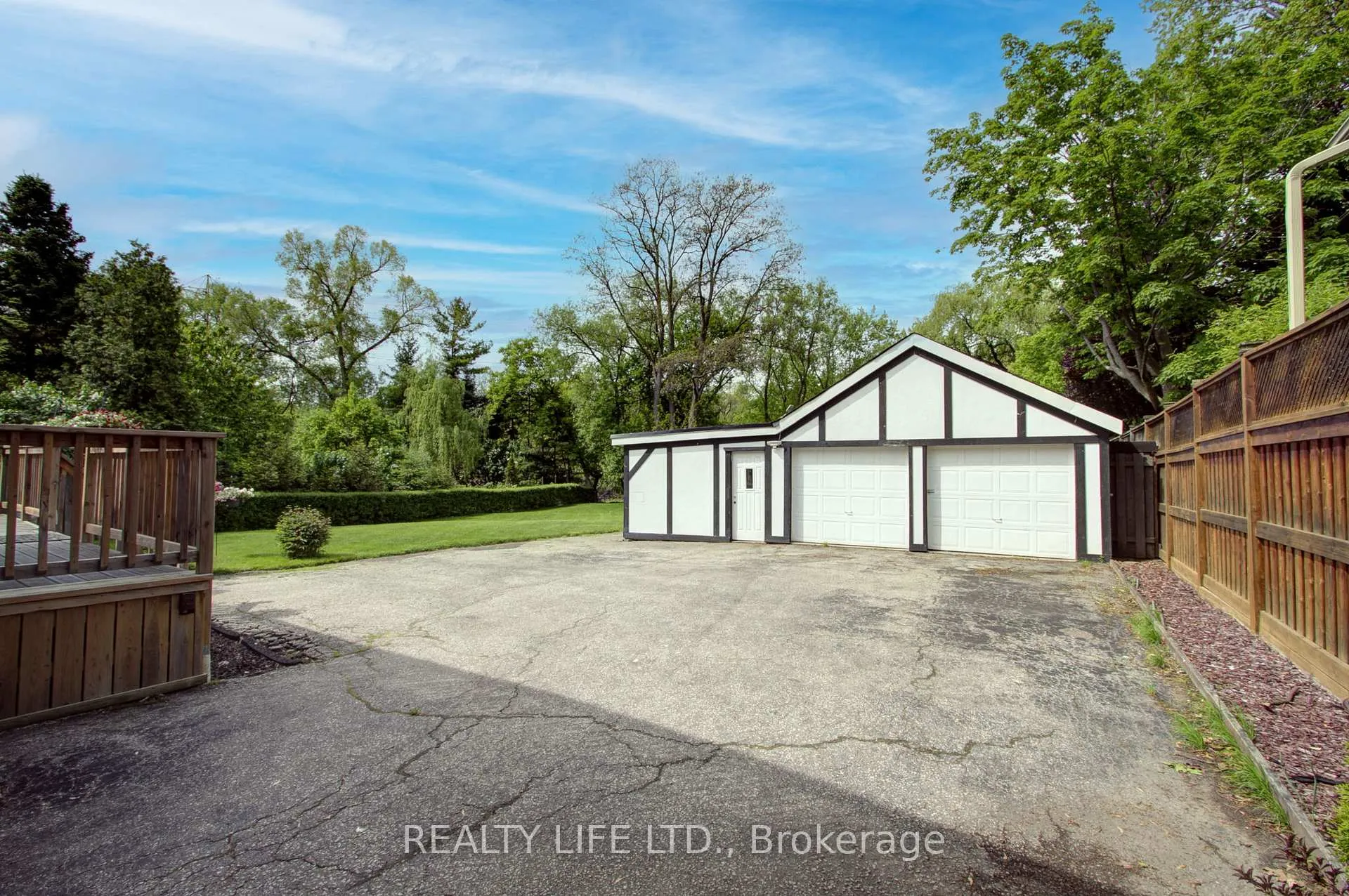 Photo 30 of 48 Bonnyview Drive, Etobicoke, Stonegate-Queensway — HOMEH