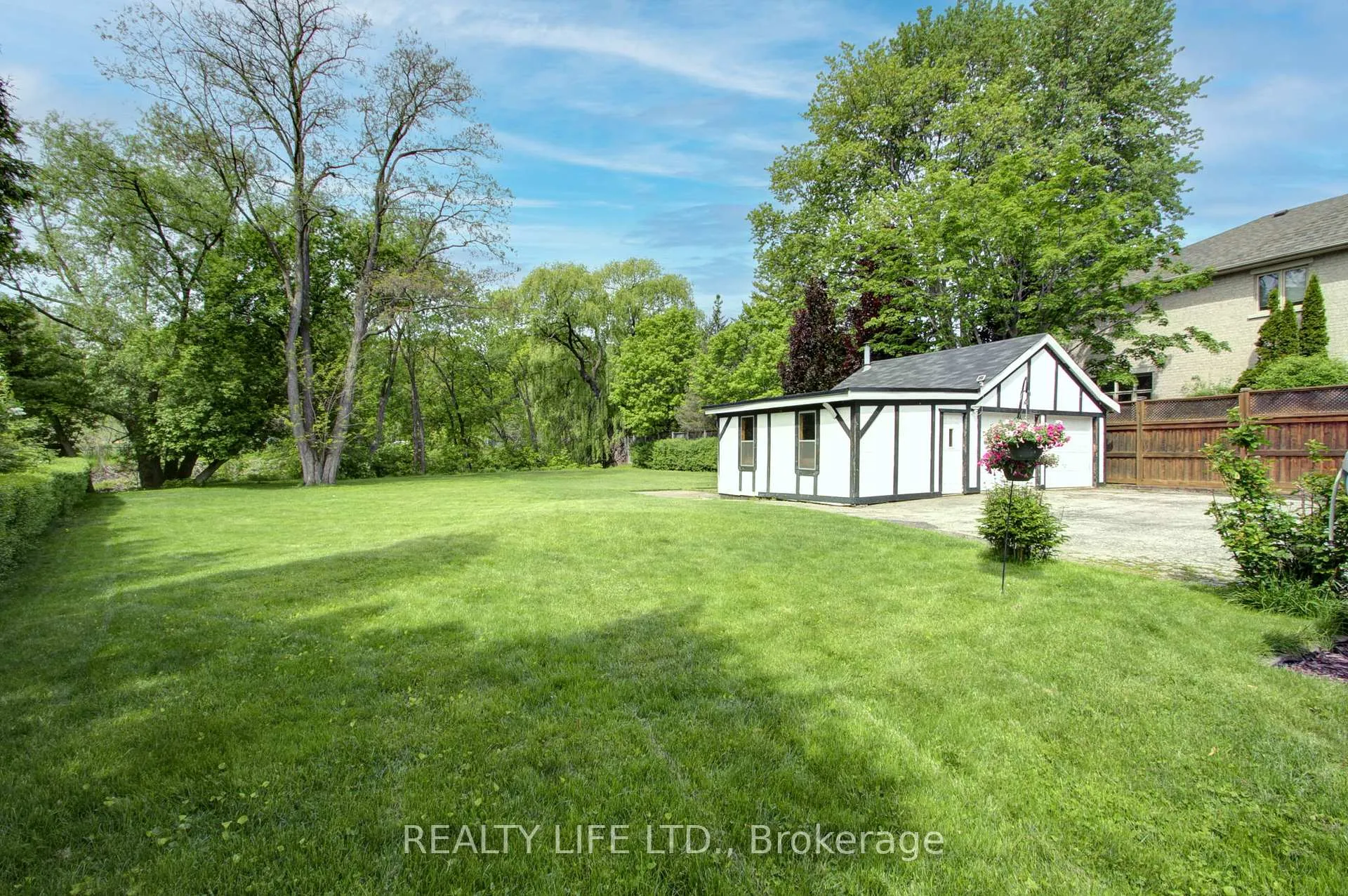 Photo 37 of 48 Bonnyview Drive, Etobicoke, Stonegate-Queensway — HOMEH