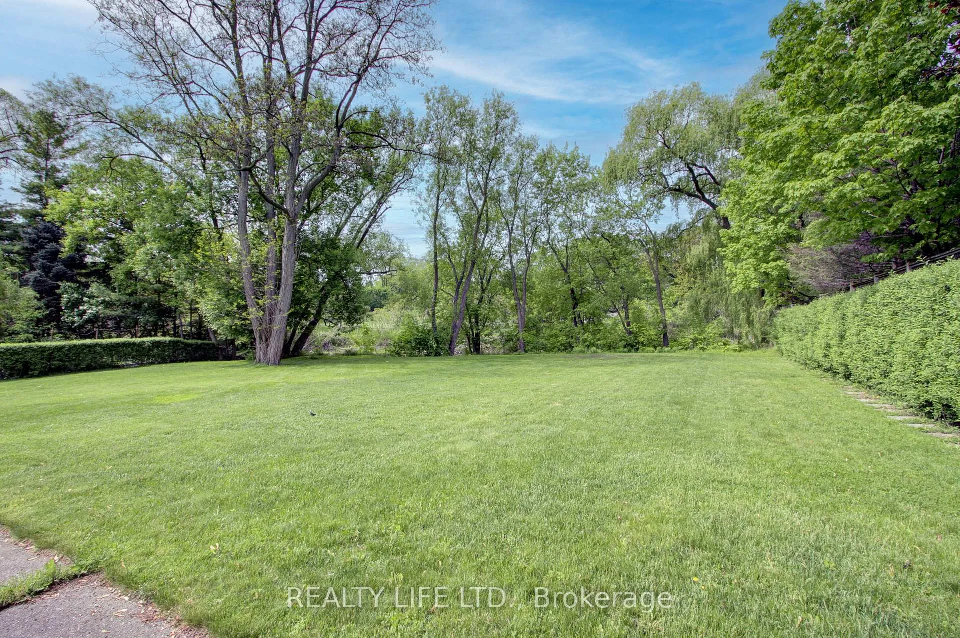 Photo 39 of 48 Bonnyview Drive, Etobicoke, Stonegate-Queensway — HOMEH