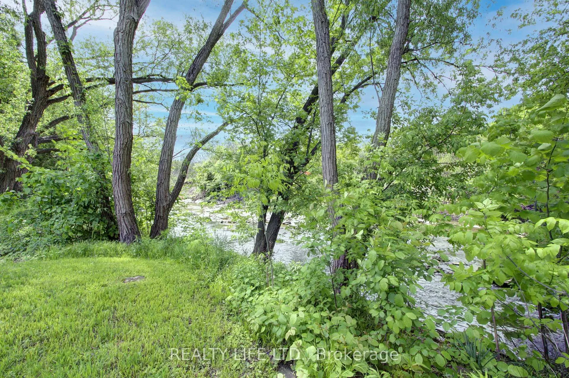 Photo 42 of 48 Bonnyview Drive, Etobicoke, Stonegate-Queensway — HOMEH