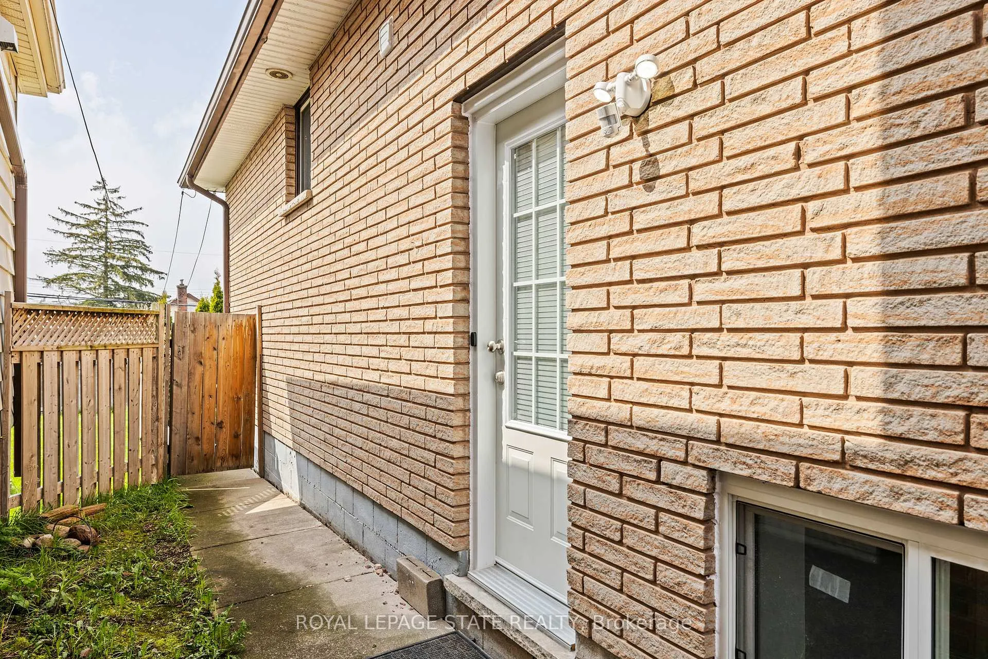 Photo 2 of Unit Lower, 79 Delena Avenue N, Hamilton, McQuesten — HOMEH